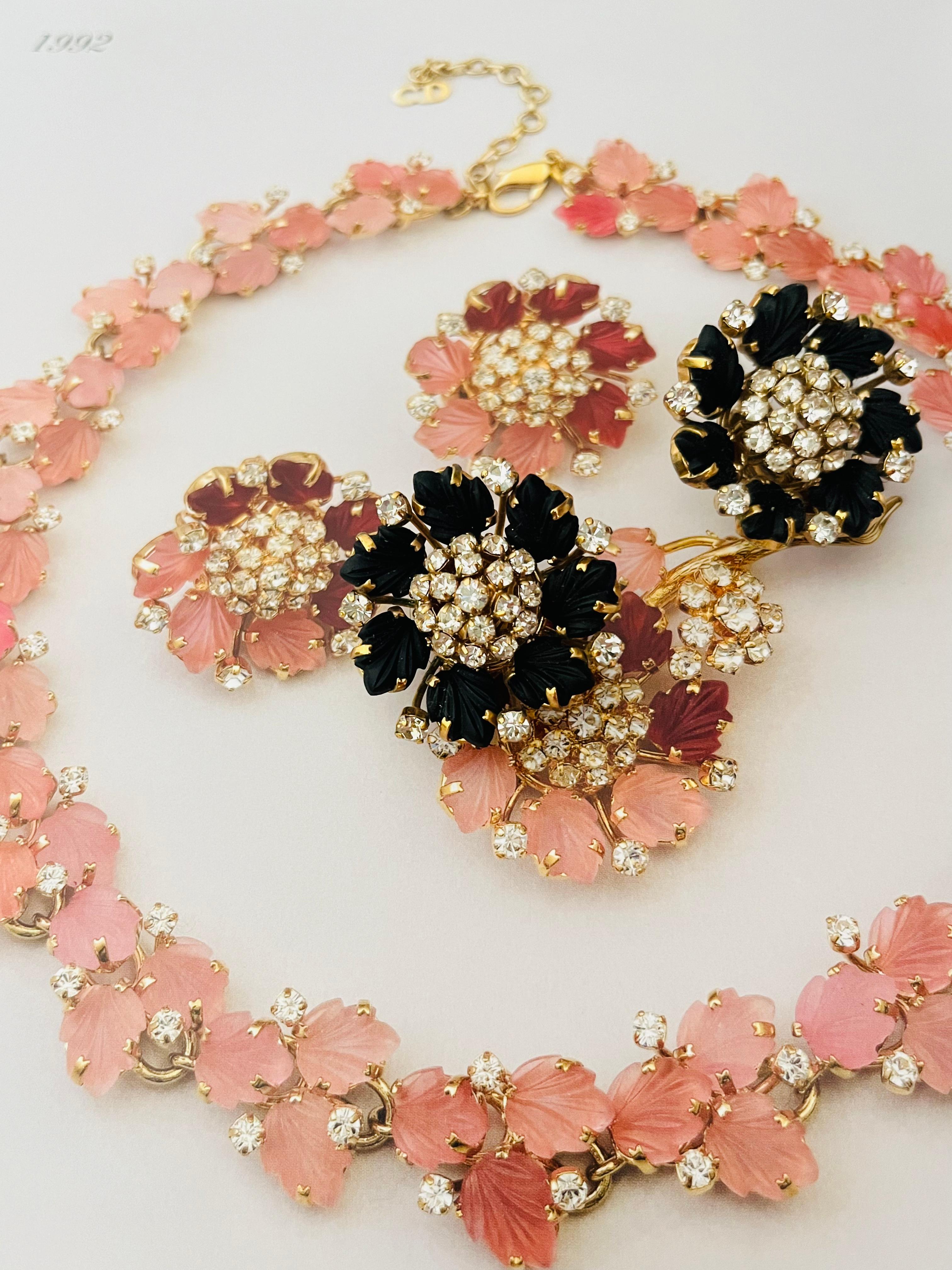 Christian Dior 1992 Vintage Vivid Black Blossom Flower Crystals Leaf Ohrringe im Angebot 1
