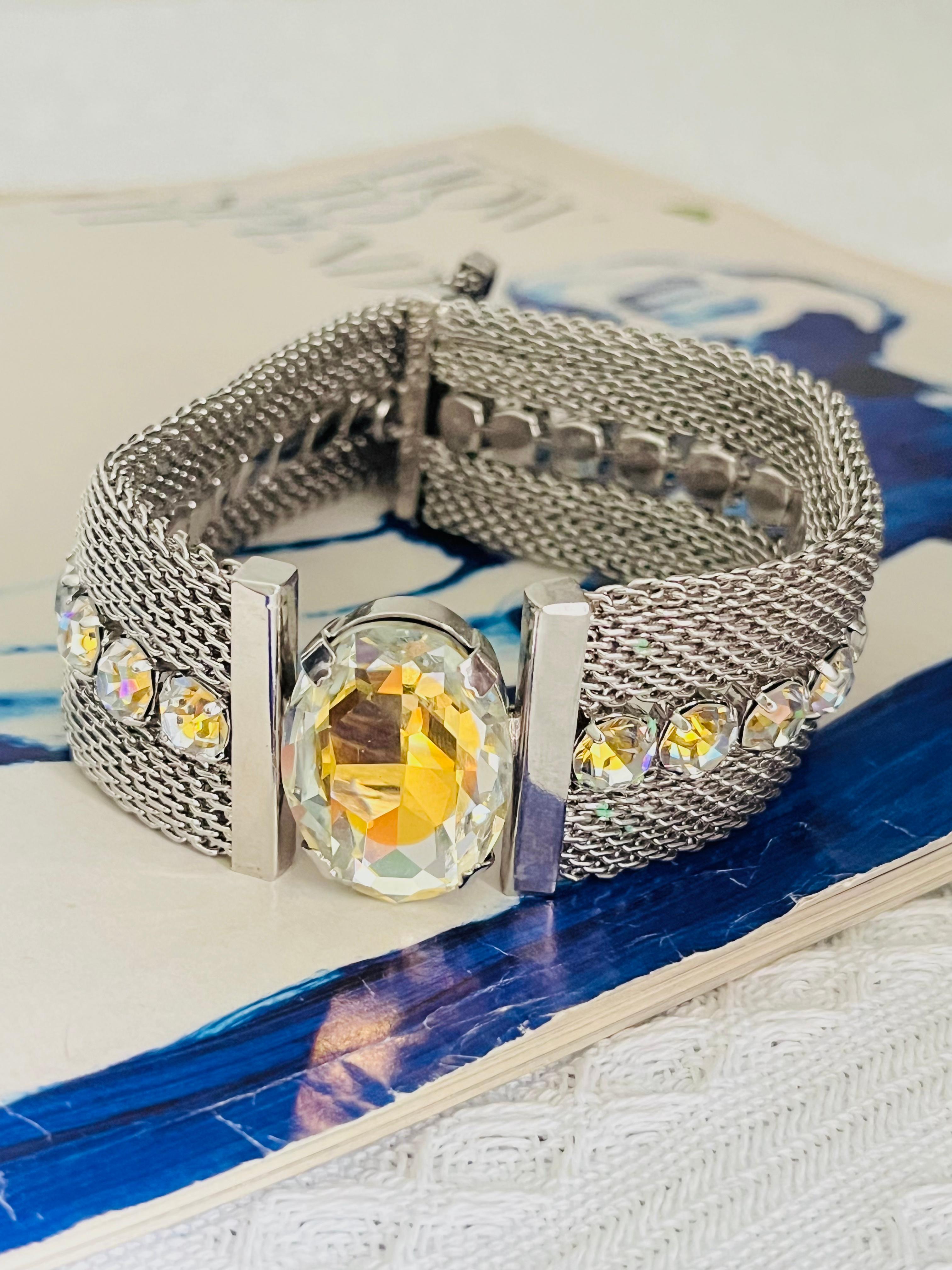 CHRISTIAN DIOR 1994 Vintage Citrine Yellow Oval Pendant Charm Crystals Wide Mesh Choker Collar Necklace Silver Chunky Modenist Necklace Brooch, Silver plated

Signed Christian Dior Mesh Choker Necklace Rhodium Plated with Citrine VintageVintage