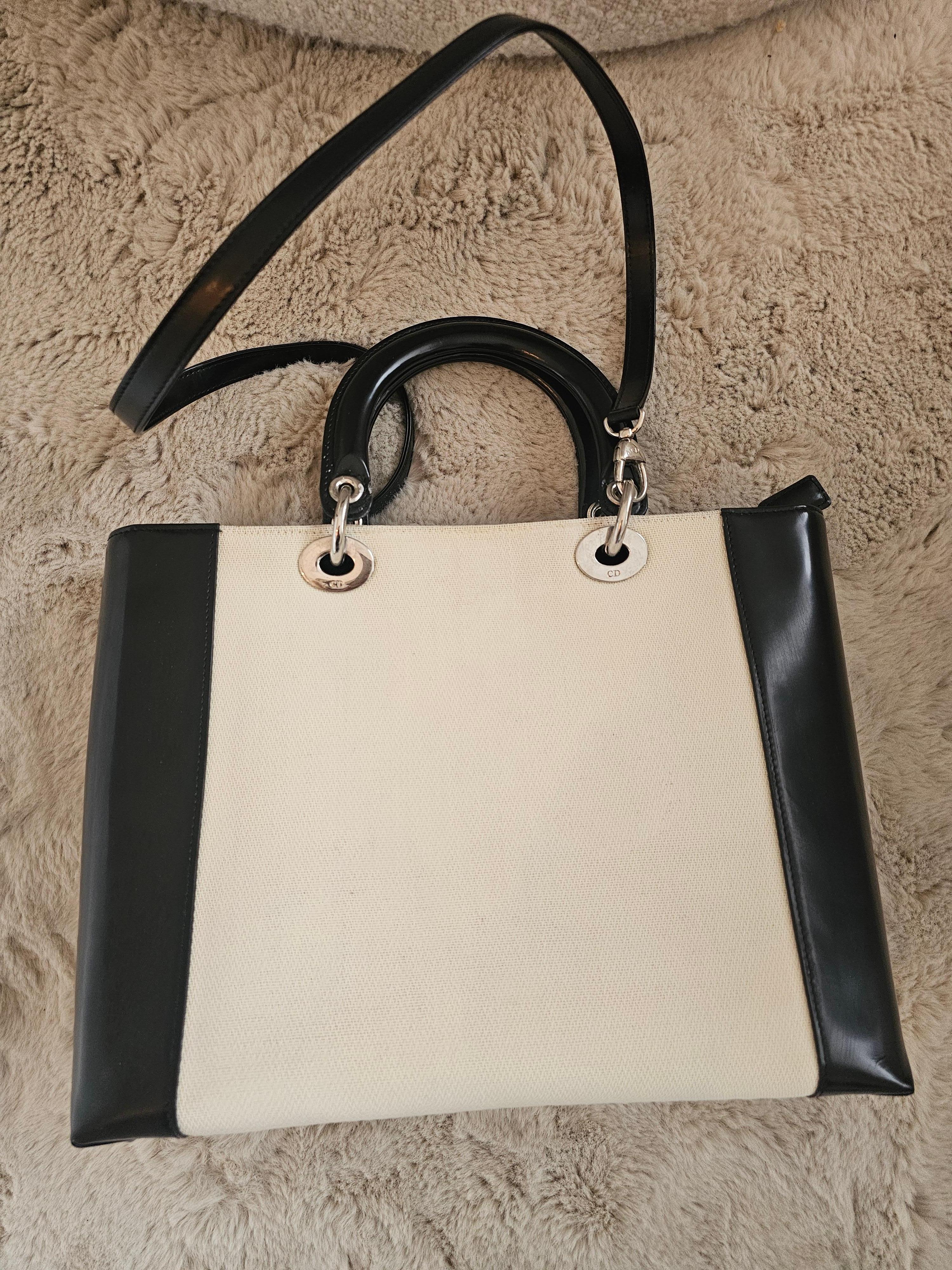 Looking for a casual yet sophisticated bag with some edge? This exceptional rare Christian Dior Two-Tone Large Lady Dior Bag is the one for you! This structured bag is made of patent leather and beige colored canvas with patent leather handles. It