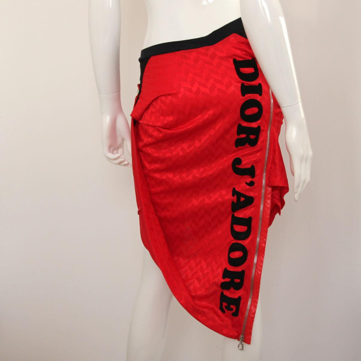 CHRISTIAN DIOR 
 
2001. Red jersey-look skirt from Christian Dior by John Galliano - Dior J'adore 6. 

With black flock print.

Get the unmistakable Dior look of the Galliano era. 
Buy Now Or Cry Later!
 
The skirt is in good condition (see photos).