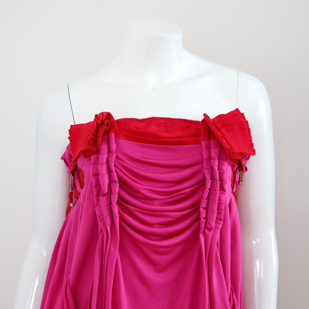 CHRISTIAN DIOR

2003 S/S. Rare pink red silk dress by John Galliano.

Buy Now Or Cry Later! 

The dress is in good condition (see photos).