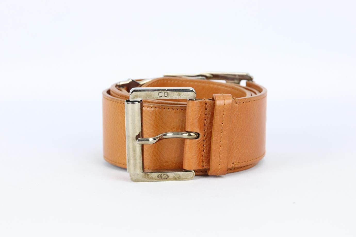 Christian Dior 2005 CD leather belt. Tan. Buckle fastening at front. 100% Leather. Does not come with dustbag or box. Size: 85 cm. Min. Length: 33 in. Max. Length: 35 in. Width: 1.5 in. Very good condition - No sign of wear; see pictures.
