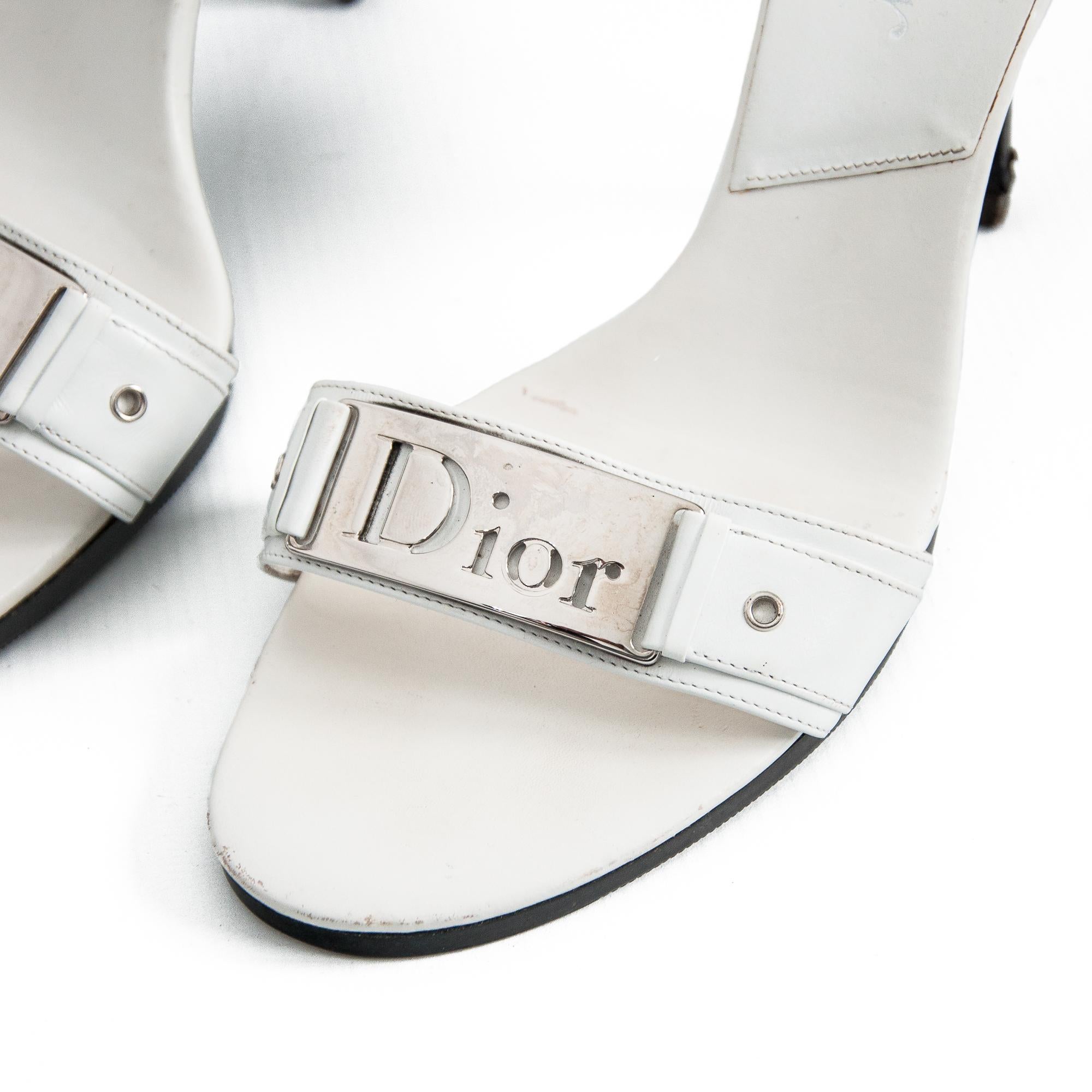 Mules à talons hauts Christian Dior 2006 en cuir blanc taille 38,5 Bon état à London, GB