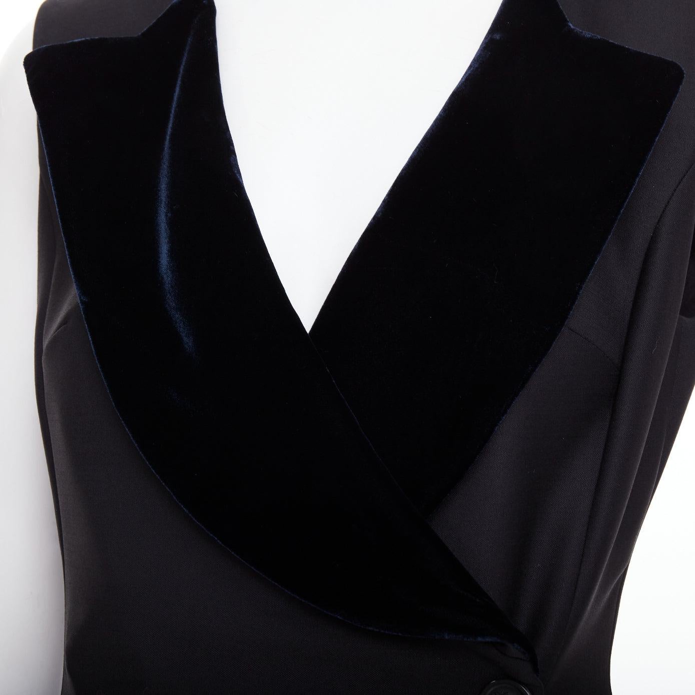 CHRISTIAN DIOR 2013 Raf Simons Schwarzer weißer Samt Revers asymmetrisches Kleid FR36 S
Referenz: NKLL/A00560
Marke: Dior
Designer: Raf Simons
Collection'S: Pre-Fall 2013
MATERIAL: Wolle, Gemisch
Farbe: Schwarz, Creme
Muster: Solide
Verschluss: