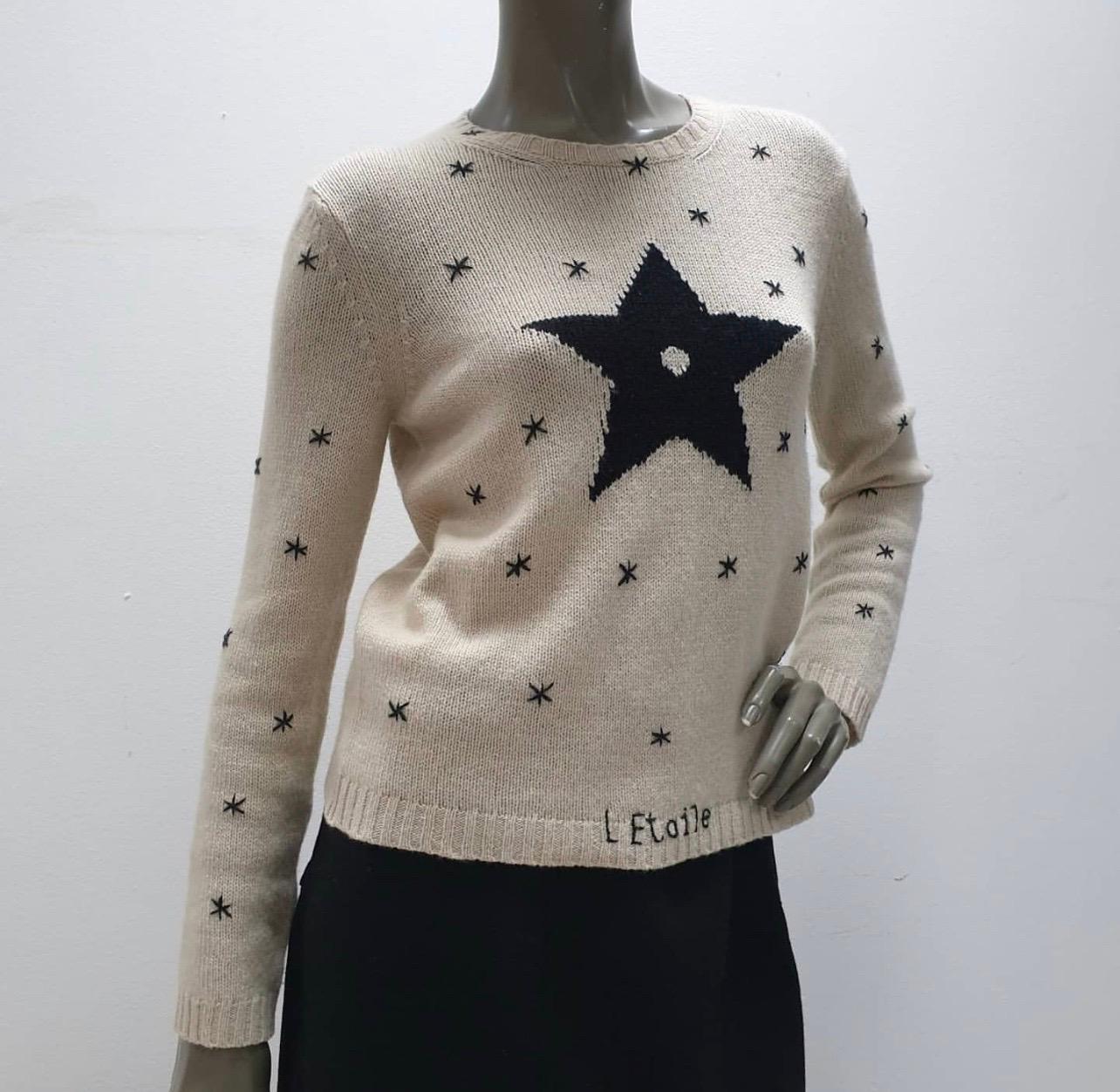 From the 2018 Cruise Collection.

Tan Christian Dior lightweight intarsia cashmere sweater with star L'Etoile intarsia design throughout front, rib knit trim and crew neckline.

Condition is excellent. 

 Sz.38

For buyers from EU we can provide