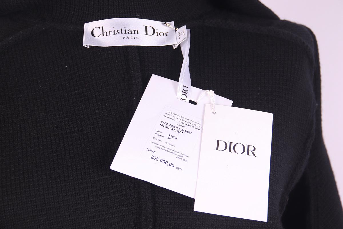 Shoulders 39 cm 
Sleeve 62.5 cm 
Armpits 41 cm 
Jacket length 63 cm

Shoulders — 15.35 cm.
The sleeve is 24.6 cm.
Armpits — 16.14 cm.
The length of the jacket is 24.8 cm.
size 36

new condition with tags


