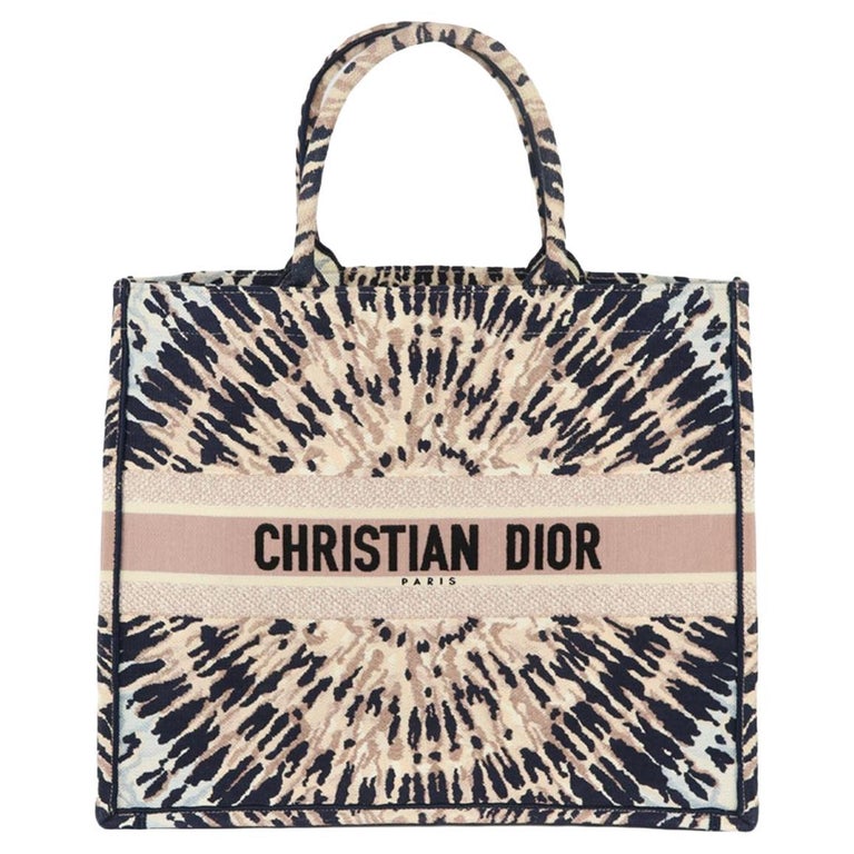 Grand sac cabas Christian Dior 2020 en toile jacquard teintée à l'eau-forte  sur 1stDibs | _