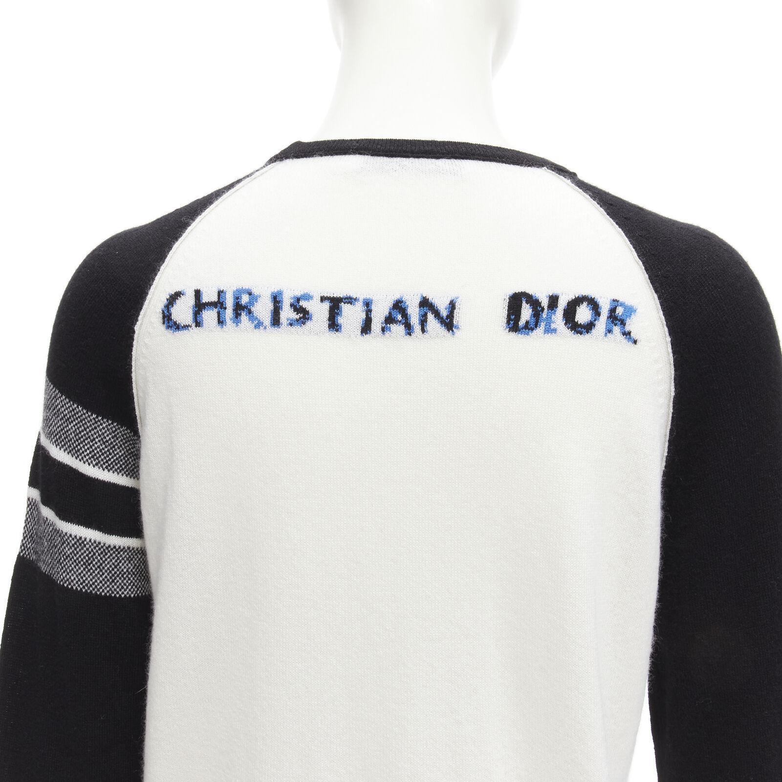 CHRISTIAN DIOR 2021 100% cashmere Heart Beat black white raglan top FR34 XS
Reference: AAWC/A00237
Brand: Christian Dior
Designer: Maria Grazia Chiuri
Collection: 2021 Heart Beat
Material: 100% Cashmere
Color: White, Multicolour
Pattern: Heart
Extra