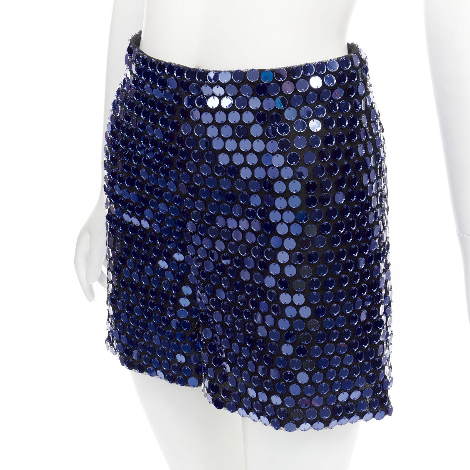 CHRISTIAN DIOR 2021 blue mirrored embellished black high waisted shorts FR34 XS
Reference: AAWC/A00359
Brand: Christian Dior
Designer: Maria Grazia Chiuri
Collection: 2021 - Runway
Material: Polyamide
Color: Blue, Black
Pattern: Sequins
Closure: