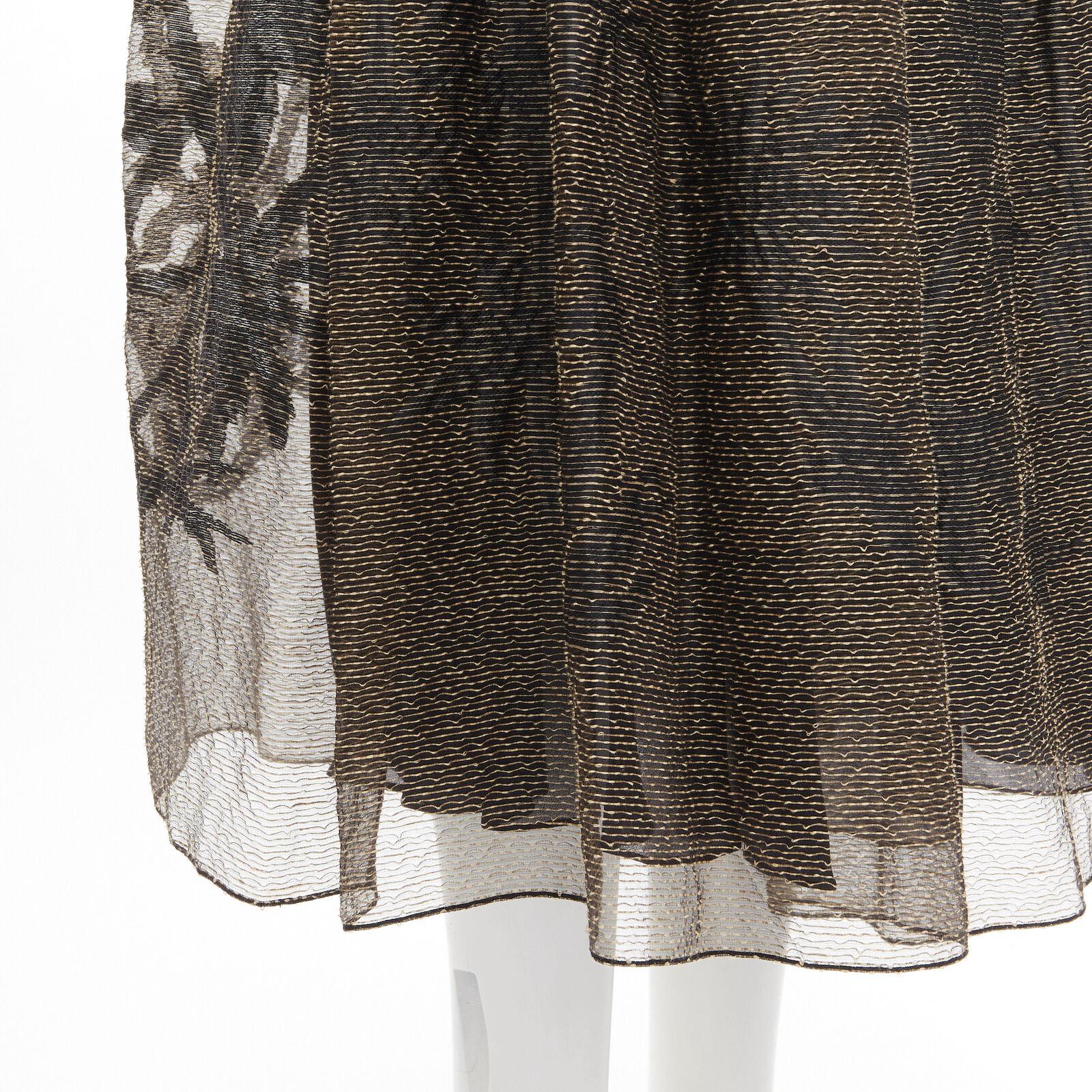CHRISTIAN DIOR 2021 linen silk gold black leaf pattern faille full skirt FR36 XS
Reference: AAWC/A00003
Brand: Christian Dior
Designer: Maria Grazia Chiuri
Model: 021J12A7107
Collection: 2021 - Runway
Material: Linen, Silk
Color: Gold,