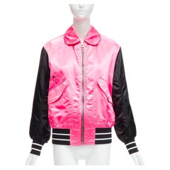 CHRISTIAN DIOR 2022 Dior Vibe Bomberjacke aus schwarzem und rosafarbenem Satin mit CD-Perlen-Logo S