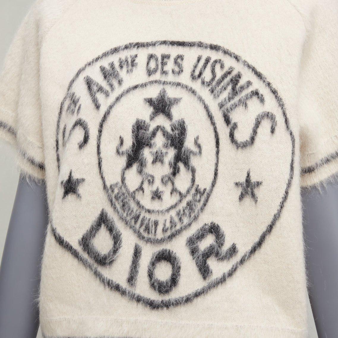 CHRISTIAN DIOR 2022 Runway L'union fait la Force mohair stamp sweater FR34 XS
Reference: AAWC/A00658
Brand: Dior
Designer: Maria Grazia Chiuri
Collection: FW 2022 L'Union Fait la Force - Runway
Material: Mohair, Boucle Wool, Blend
Color: Cream,