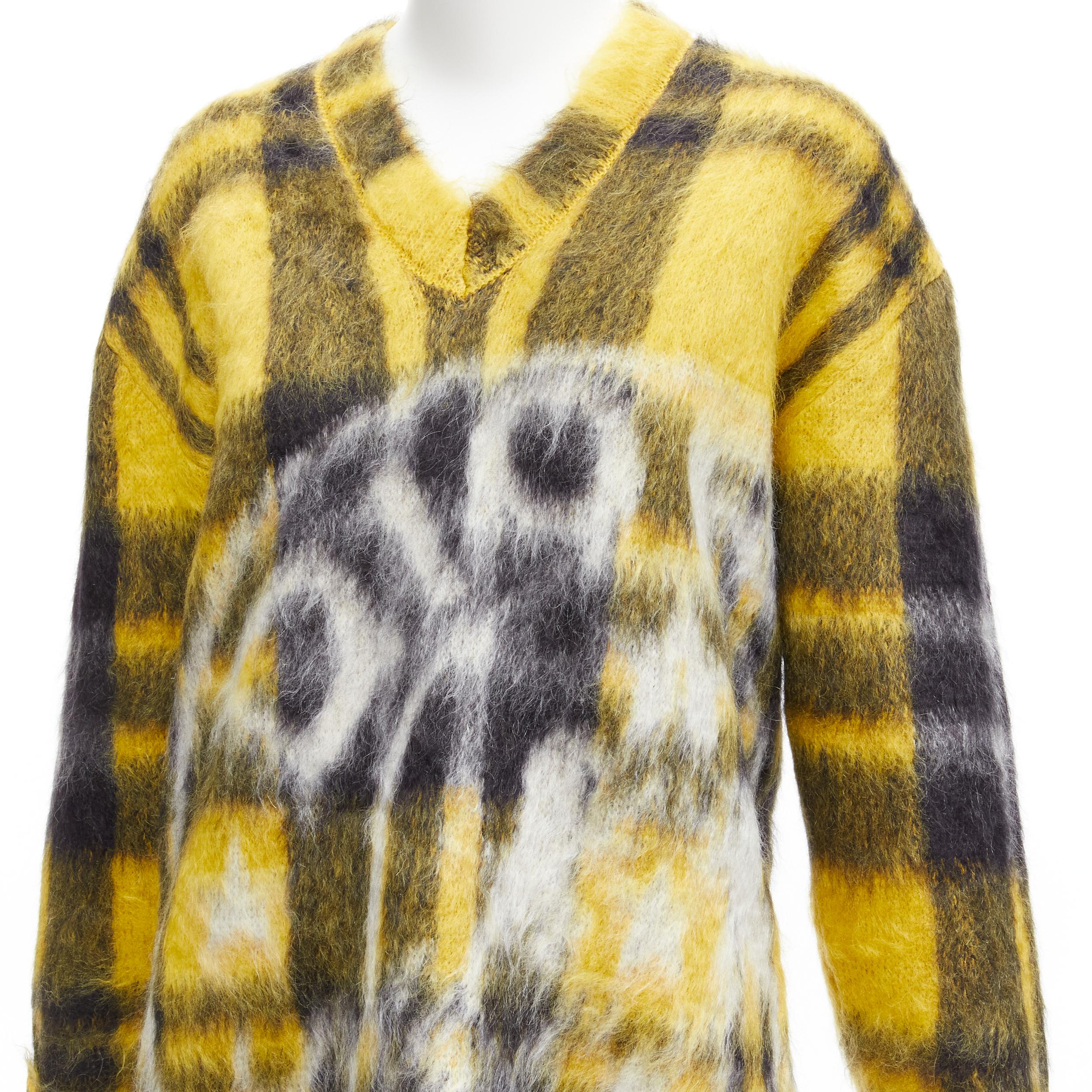 CHRISTIAN DIOR 2022 Runway stamp print yellow plaid mohair blend fluffy sweater FR34 XS
Reference: AAWC/A00472
Brand: Christian Dior
Designer: Maria Grazia Chiuri
Collection: PreFall 2022 - Runway
Material: Mohair, Blend
Color: Yellow,
