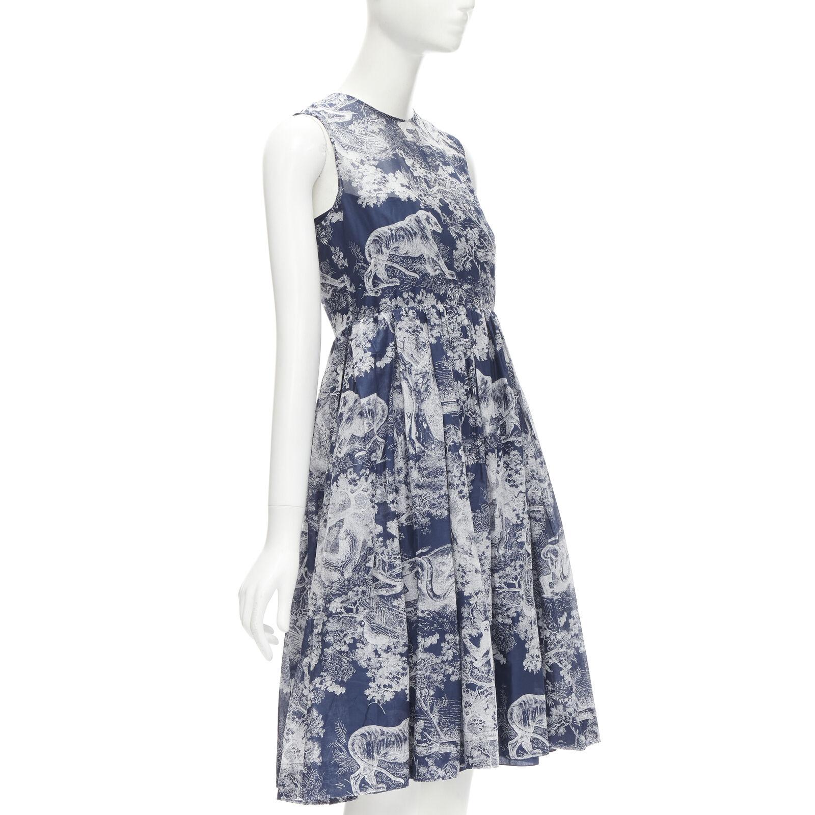 CHRISTIAN DIOR 2022 Toile de Jouy Umgekehrtes marineblaues ausgestelltes Kleid aus Baumwolle FR34 XS im Zustand „Hervorragend“ in Hong Kong, NT