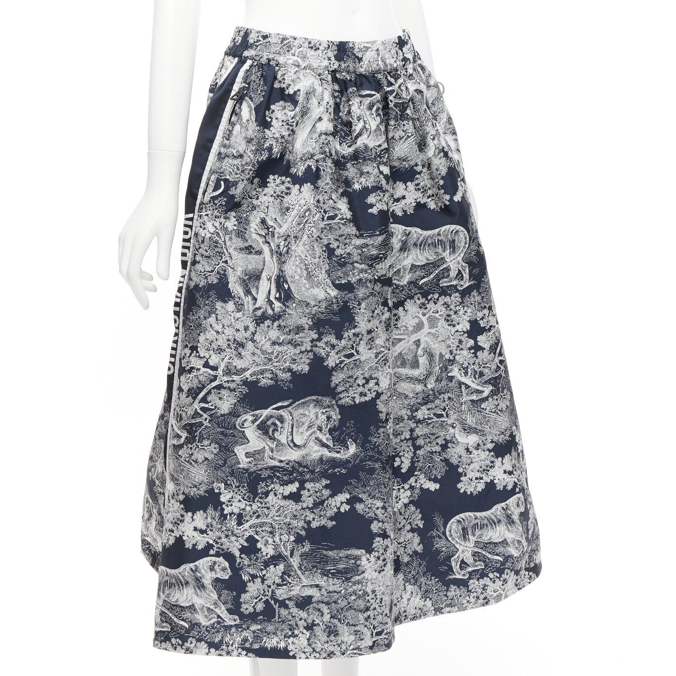 CHRISTIAN DIOR 2022 Toile de Jouy Sauvage navy white print logo wide skirt FR34 In Excellent Condition In Hong Kong, NT