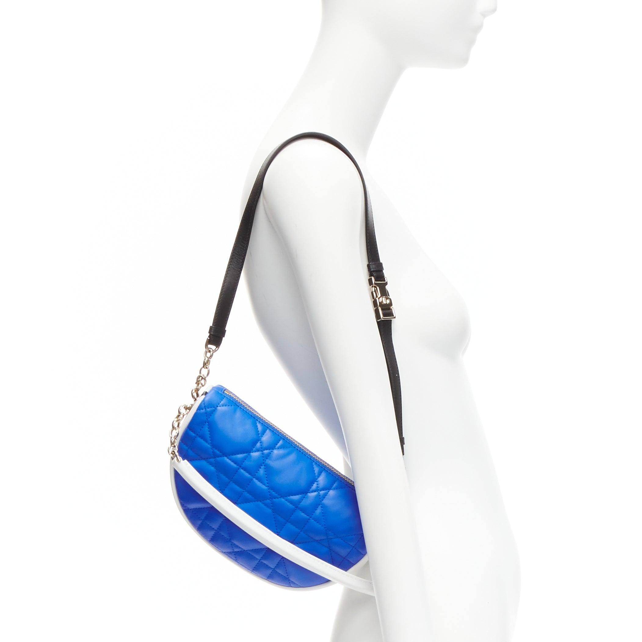 CHRISTIAN DIOR 2022 Vibe blue white cannage lambskin hobo shoulder bag
Reference: JYLM/A00049
Brand: Dior
Designer: Maria Grazia Chiuri
Collection: 2022 Dior Vibe - Runway
Material: Leather
Color: Blue, White
Pattern: Solid
Closure: Zip
Lining: Blue