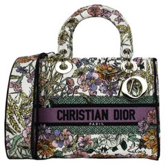 Christian Dior 2024 Bolso mediano Lady D-Lite de lona con bordado floral rt $5300