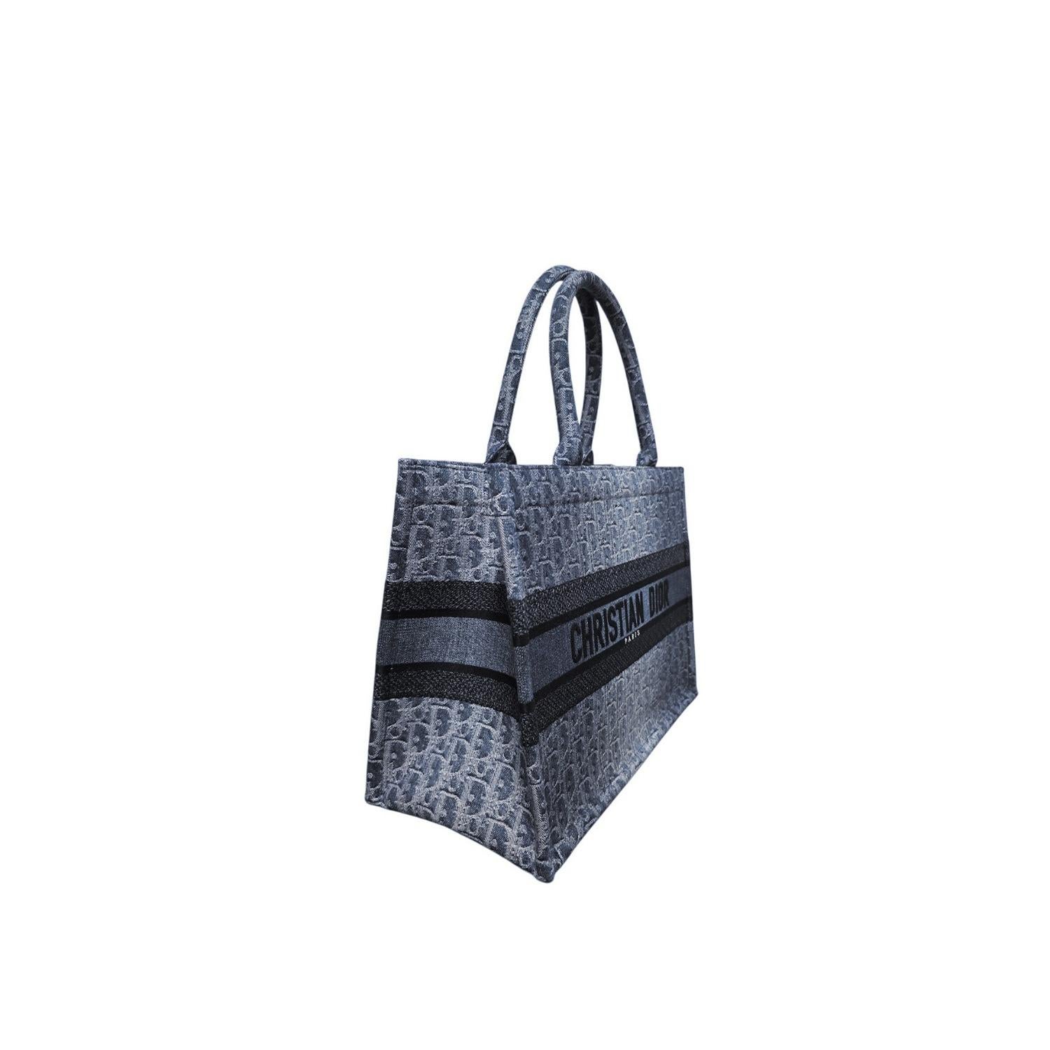 Christian Dior 2024 Oblique Jacquard Bleu Denim Medium Book Tote Excellent état - En vente à Scottsdale, AZ