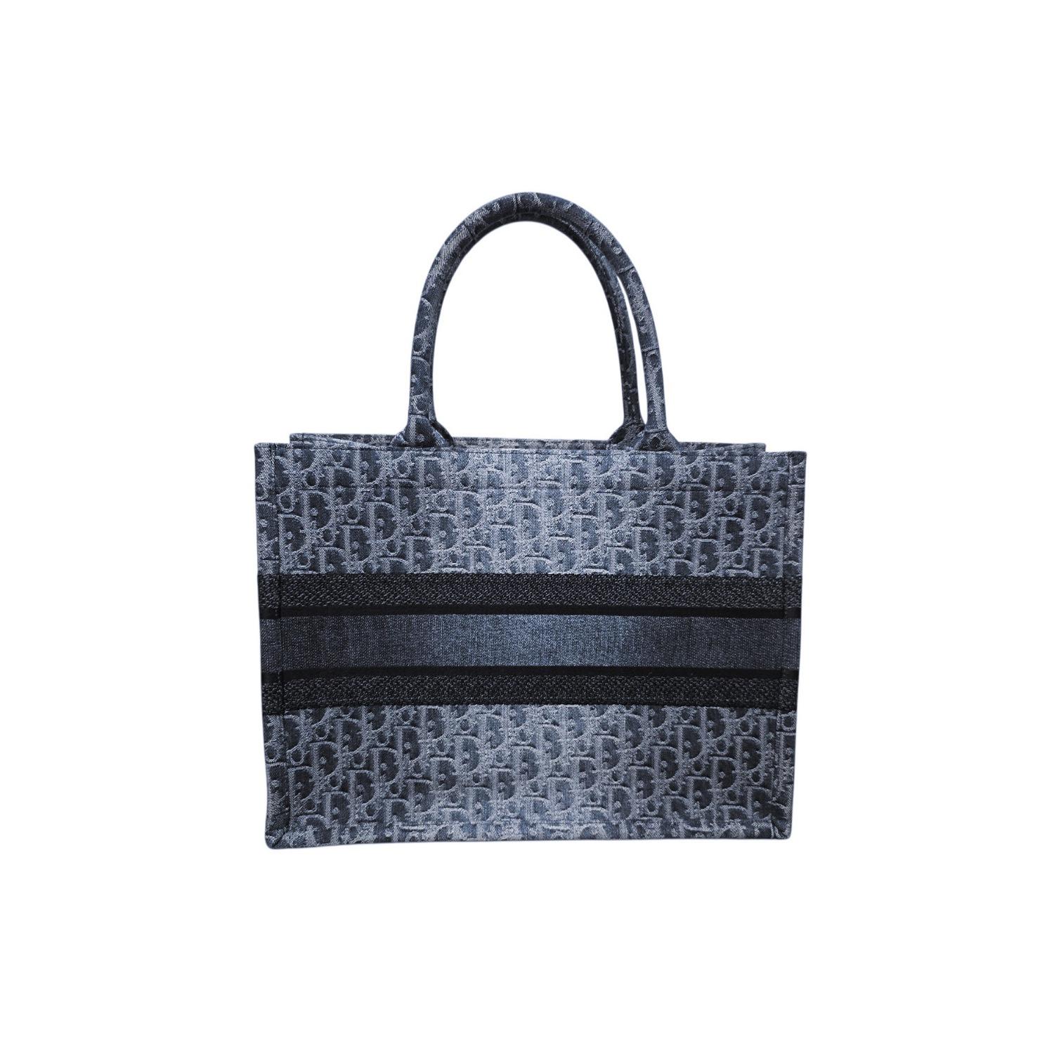 Christian Dior 2024 Oblique Jacquard Bleu Denim Medium Book Tote en vente 1