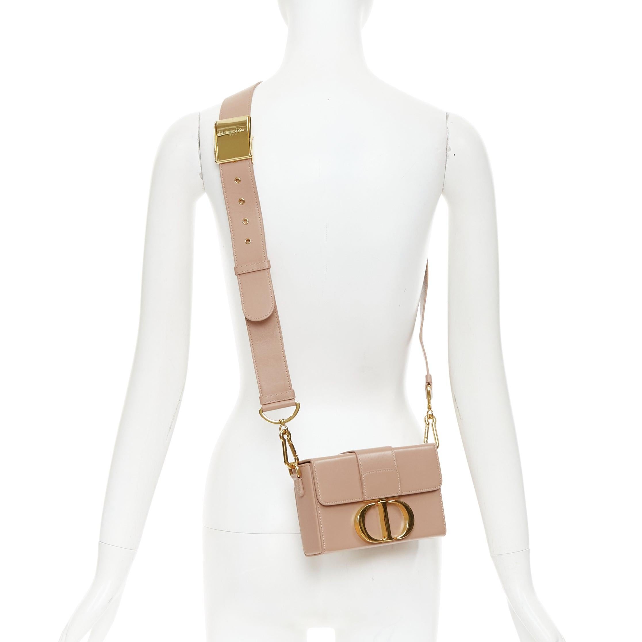 CHRISTIAN DIOR 30 Montaigne Box Mini nude leather gold CD buckle crossbody bag
Reference: KYCG/A00199
Brand: Dior
Designer: Maria Grazia Chiuri
Model: Montaigne 30
Collection: 2019
Material: Leather
Color: Pink, Gold
Pattern: Solid
Closure: Push