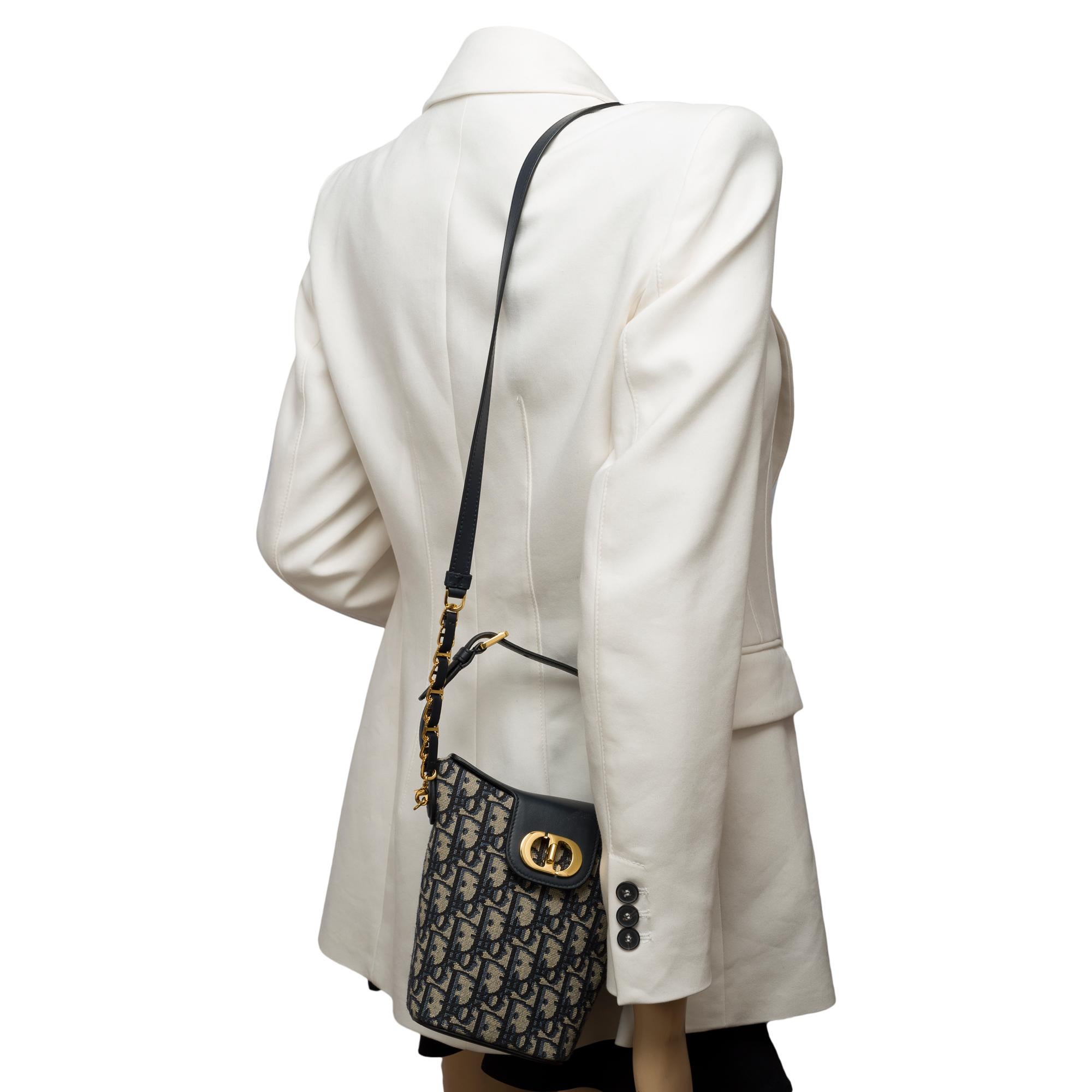 Christian Dior Bernstein 30 Montaigne Mini Bucket Bag in Marineblau mit Monogramm aus Segeltuch im Angebot 10