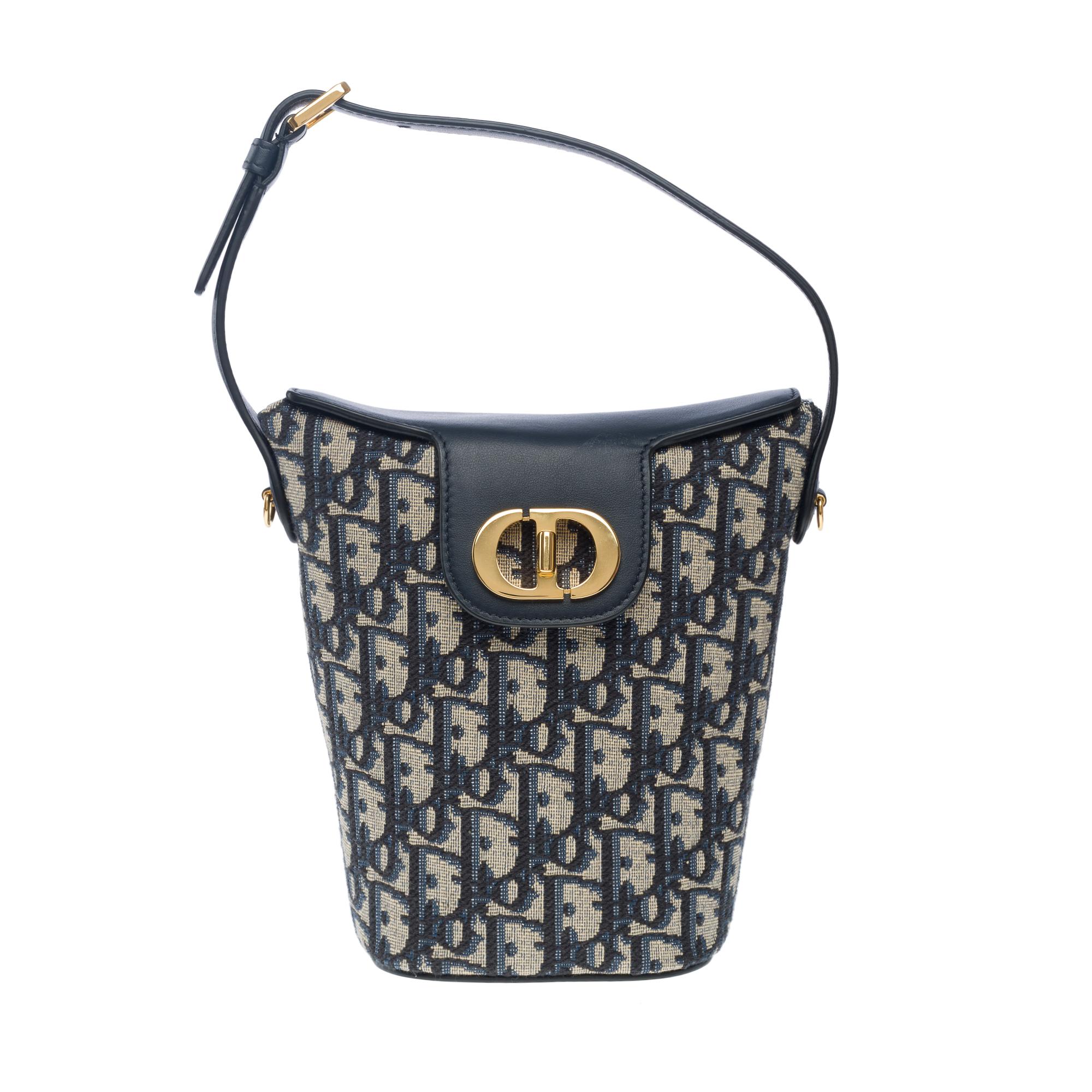 Christian Dior Bernstein 30 Montaigne Mini Bucket Bag in Marineblau mit Monogramm aus Segeltuch im Angebot 1