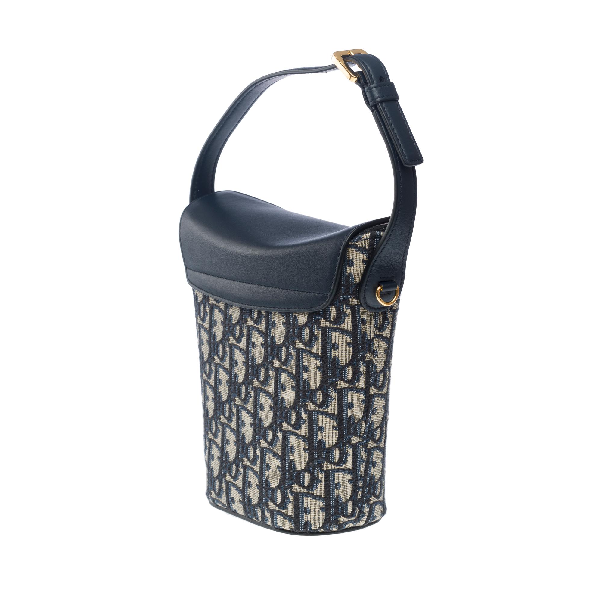 Christian Dior Bernstein 30 Montaigne Mini Bucket Bag in Marineblau mit Monogramm aus Segeltuch im Angebot 4