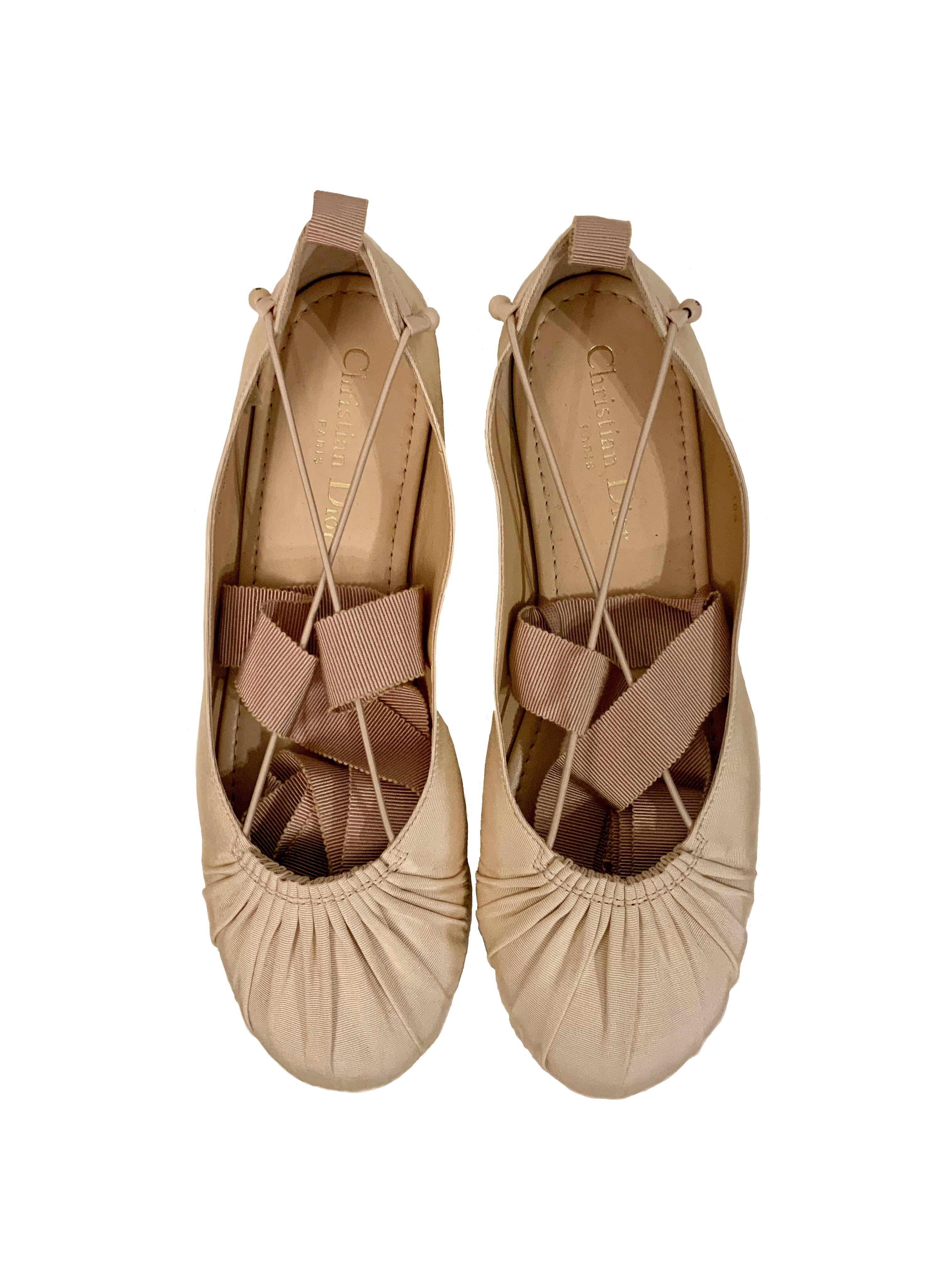 These pre-owned gorgeous ballerina flats are crafted in a nude color grain canvas. 
They feature grosgrain ribbon laces which wrap nicely around the ankle.
A lightly padded leather insole and a flexible suede sole with rubber pods.  

Collection :