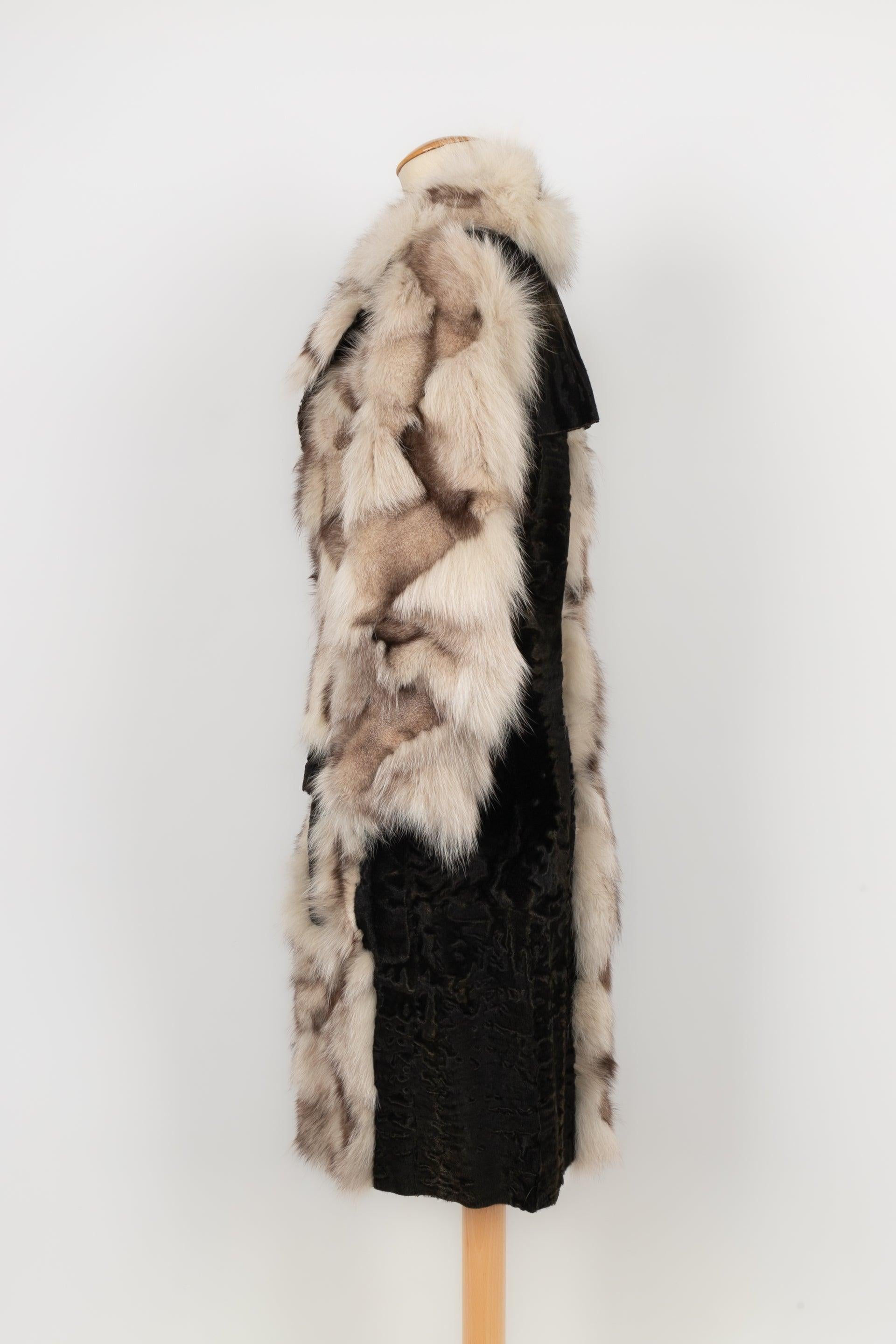 Dior - (Made in Italy) Astrakhan and fox patchwork fur coat. Indicated size 40FR. Fall-Winter 2006 Ready-to-Wear Collection.

Additional information:
Condition: Very good condition
Dimensions: Shoulder width: 40 cm
Chest: 48 cm
Sleeve length: 50