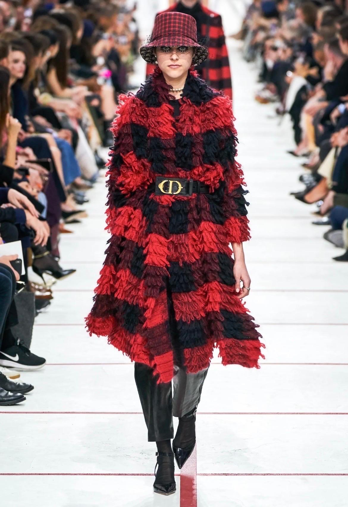 CHRISTIAN DIOR Asymmetrical coat Rojo en venta