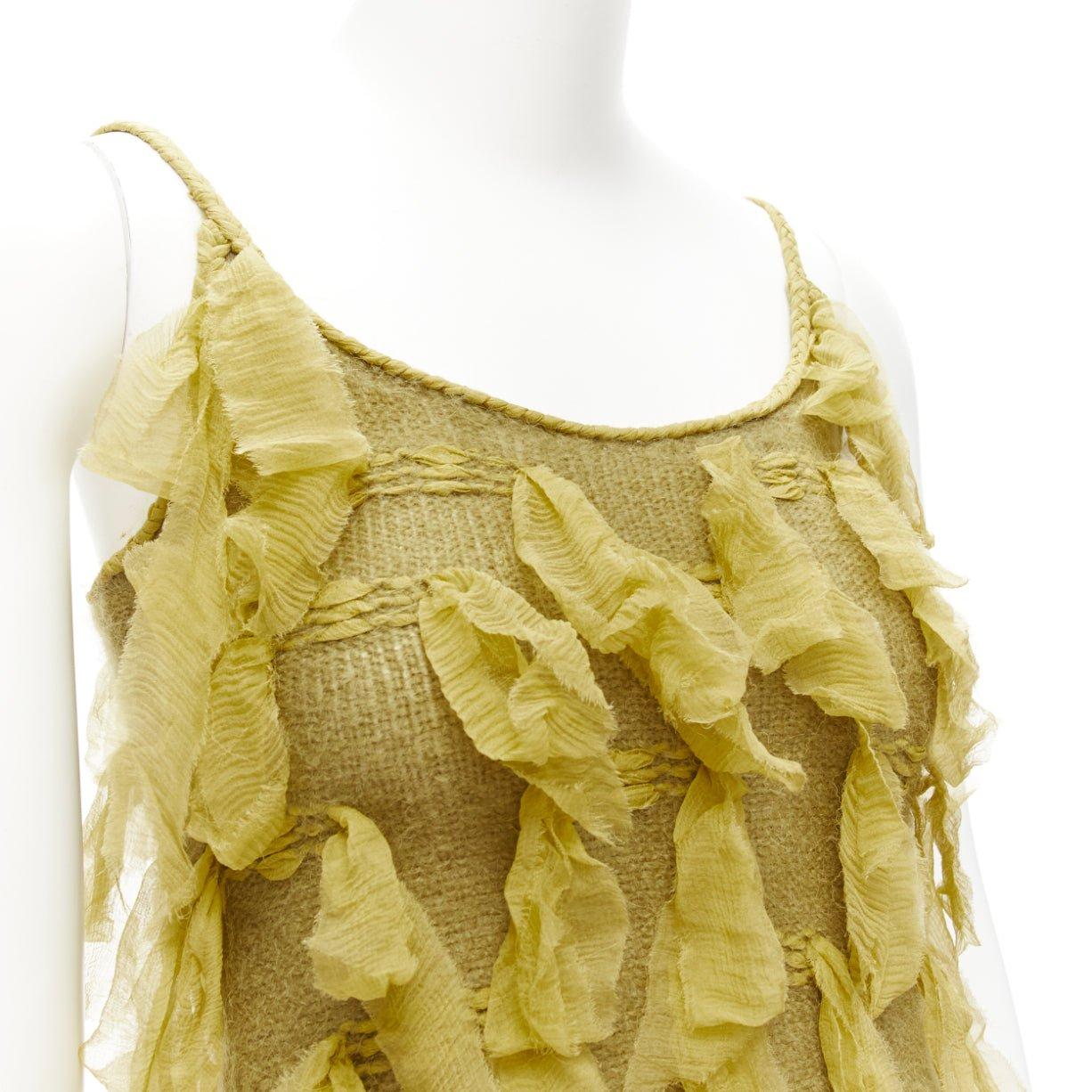 CHRISTIAN DIOR AW2000 John Galliano Cami Weste aus grüner Seide mit Mohairapplikation FR36 S
Referenz: TGAS/D00835
Marke: Dior
Designer: John Galliano
Collection'S: Herbst Winter 2000
MATERIAL: Seide, Mohair, Gemisch
Farbe: Grün
Muster: