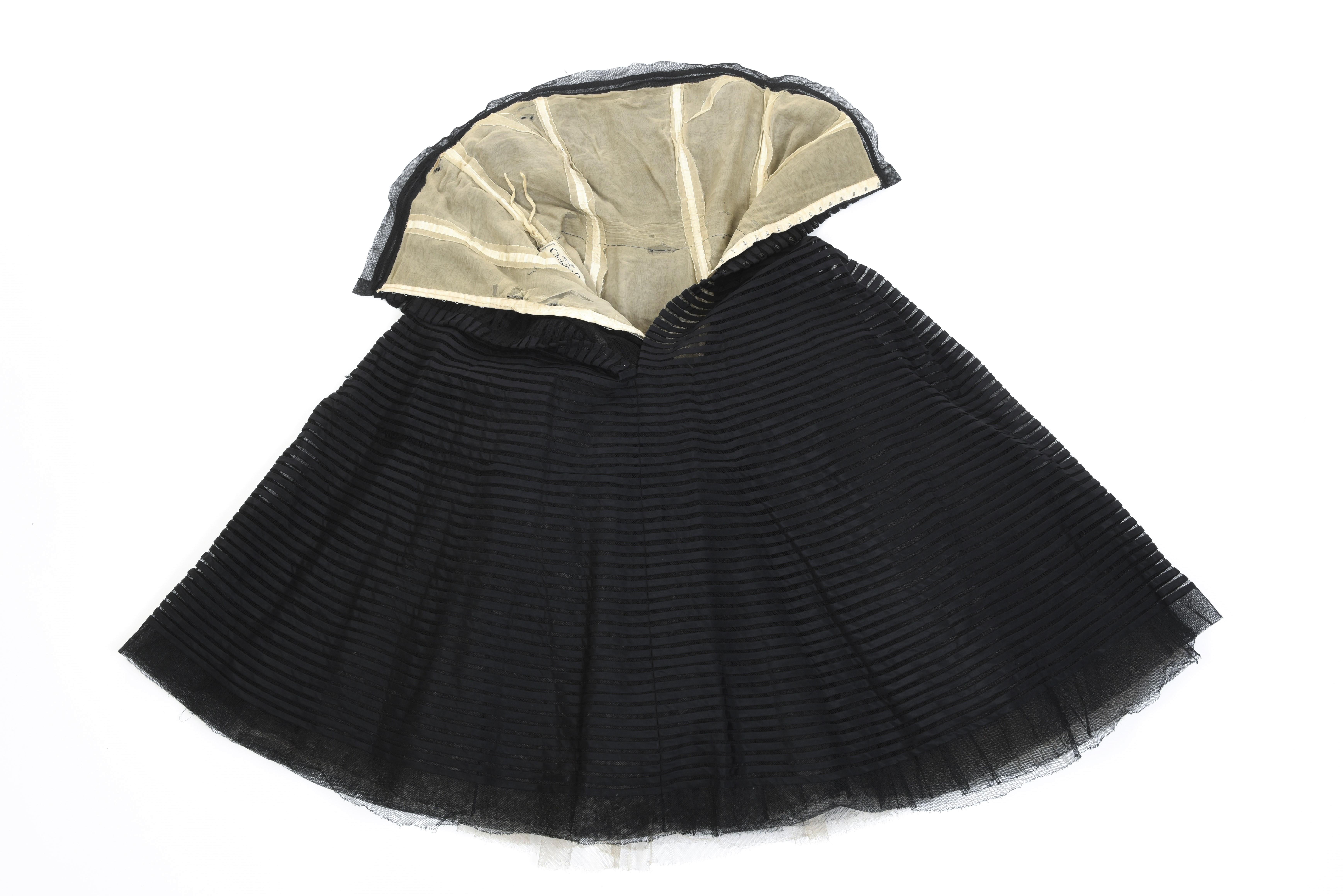 Christian Dior Ball Gown in black tulle & satin appliqué N° 363404 Circa 1955 7