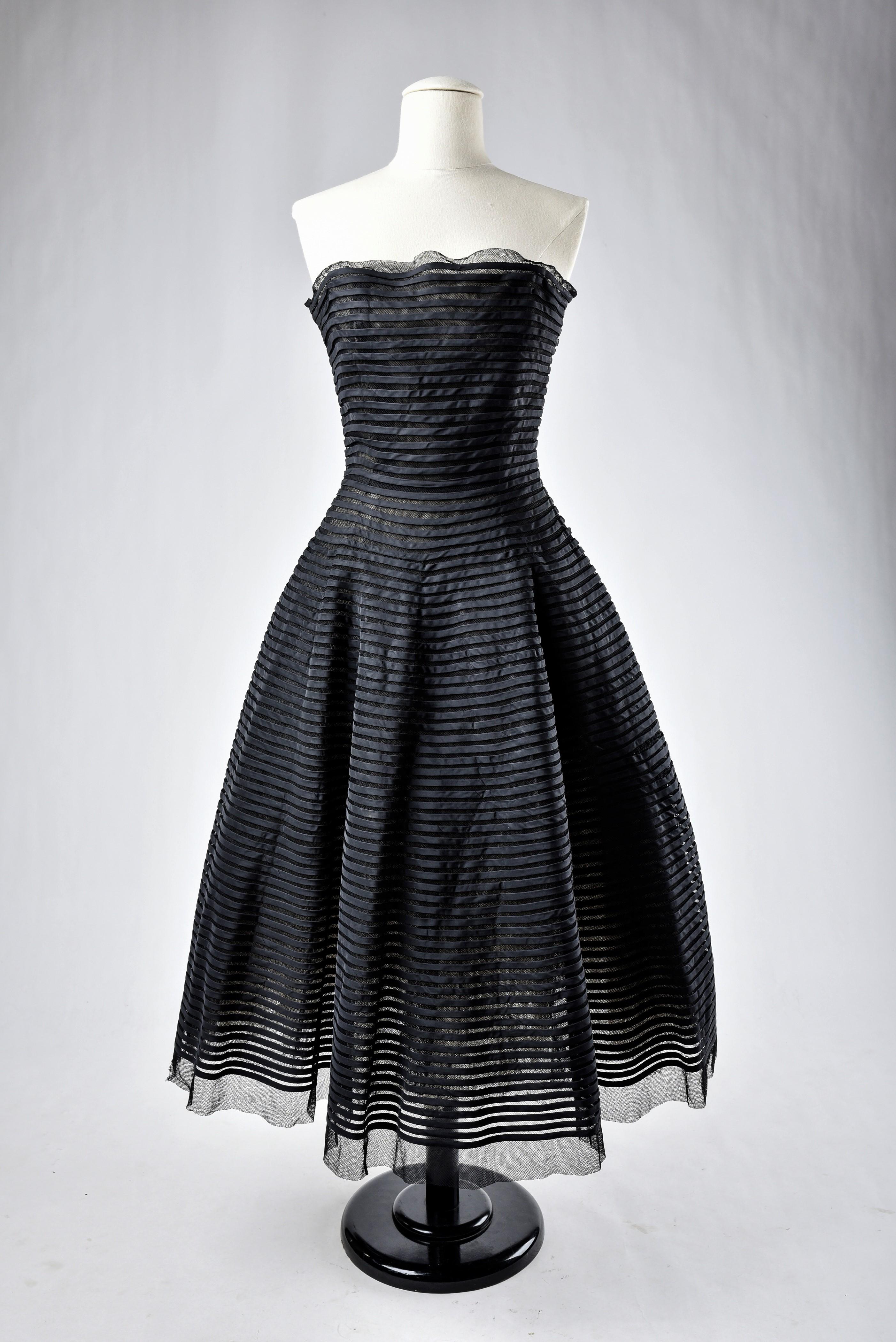 Christian Dior Ball Gown in black tulle & satin appliqué N° 363404 Circa 1955 In Good Condition In Toulon, FR