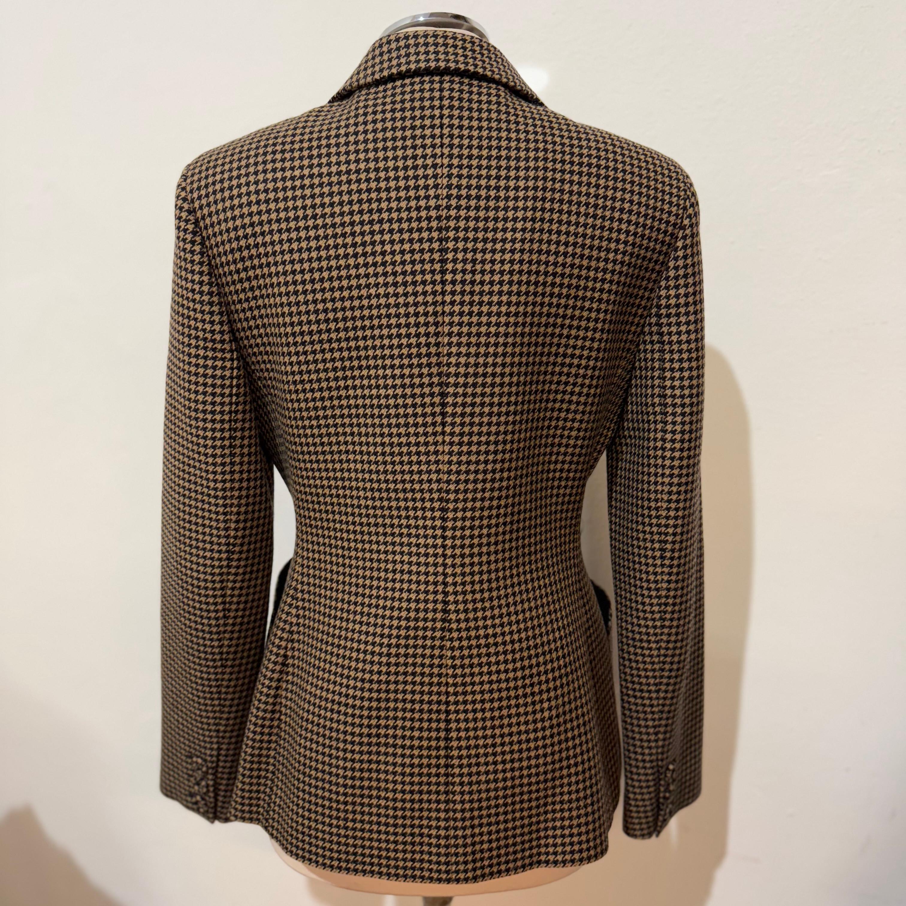 Amazing and iconic Christian Dior jacket
Bar 30 Montaigne
Pied de Poule pattern
Brown color
Two pockets
Shoulder cm 39
Shoulder/hem cm 59
Original price € 3600
Fast international shipping from Italy included in the price