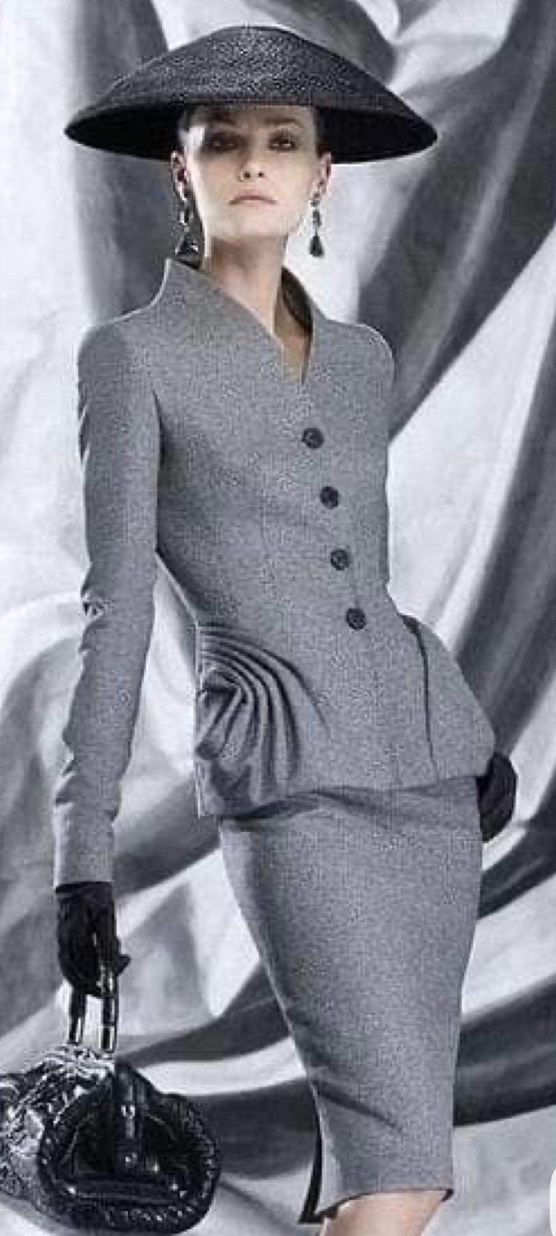 Gris CHRISTIAN DIOR BAR Veste et jupe. en vente