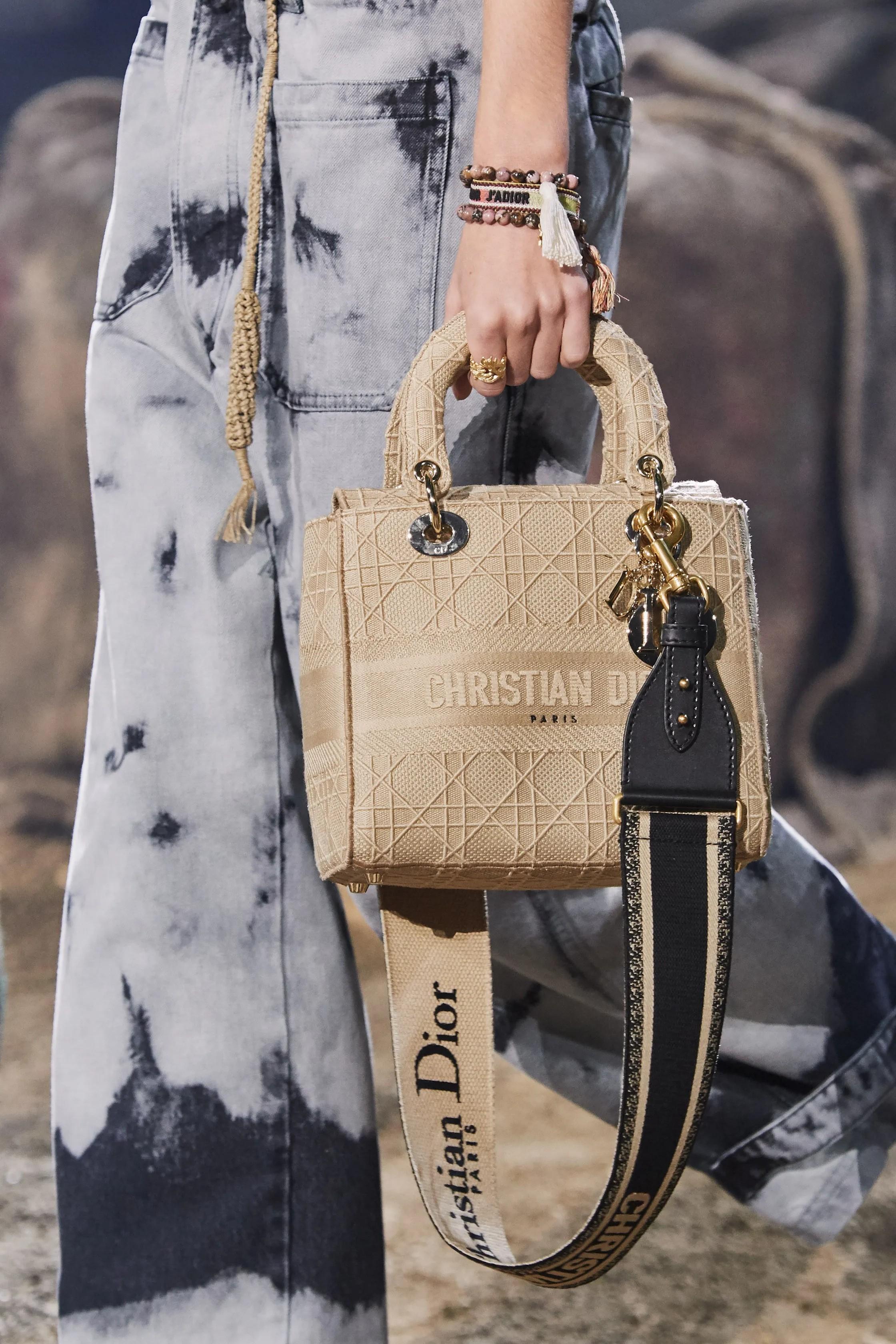 Bolso CHRISTIAN DIOR beige 2020 CANNAGE MEDIUM D-LITE TOTE en venta 10