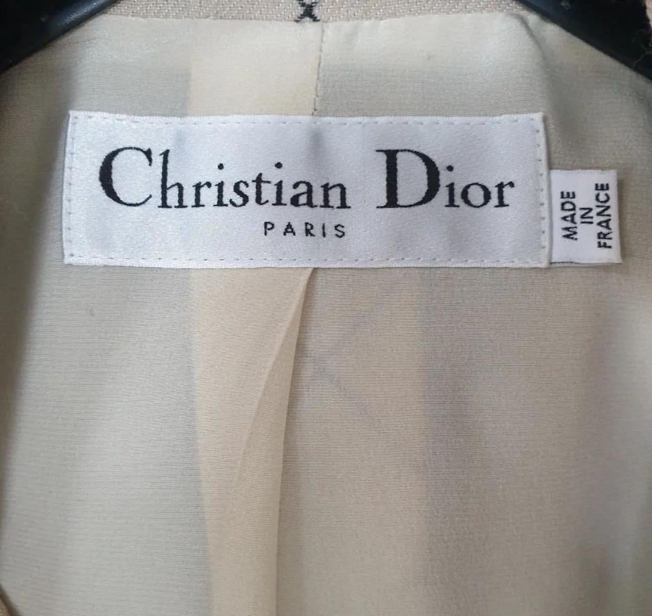 Christian Dior Beige karierter Kurzer Trenchcoat im Angebot 1