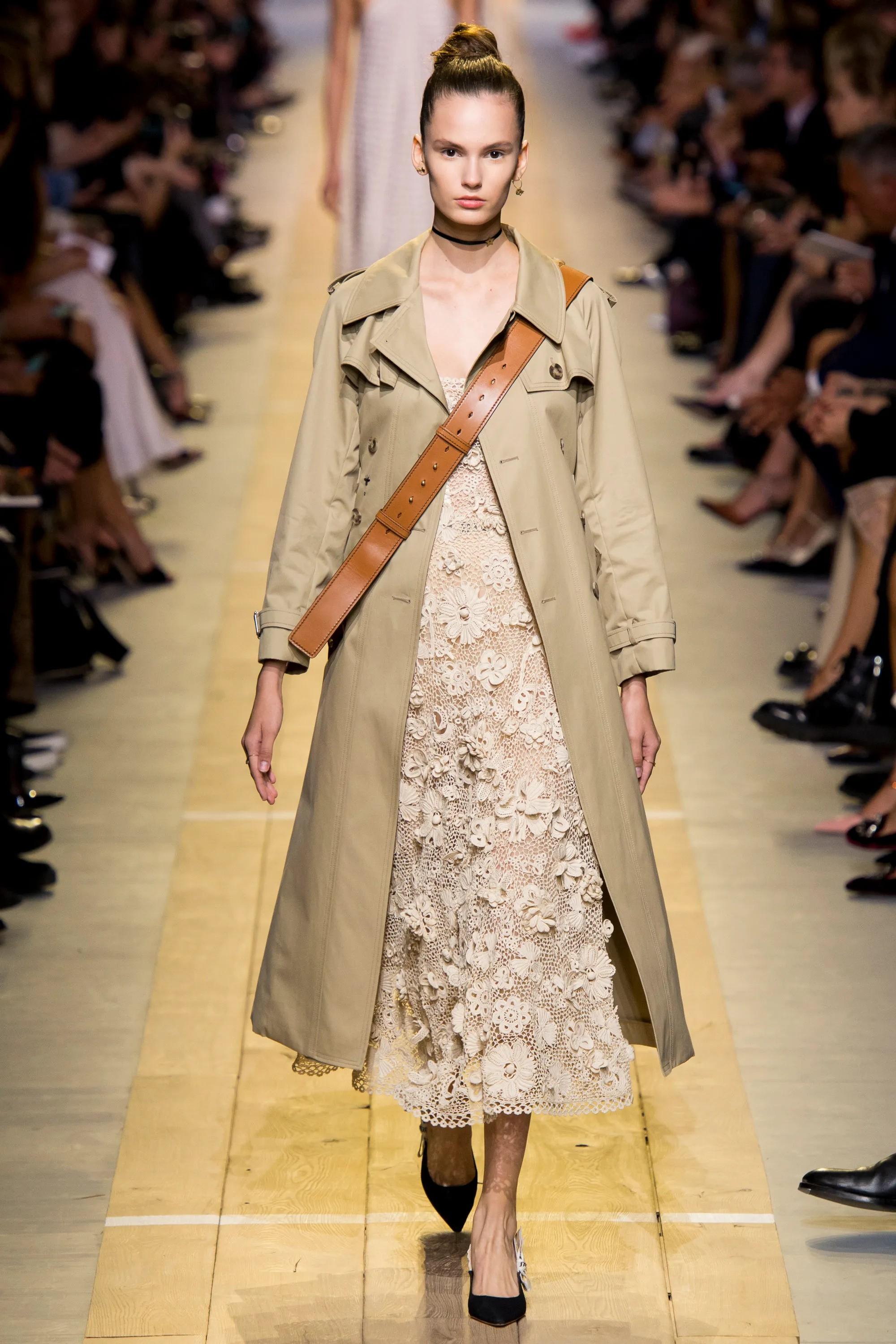 CHRISTIAN DIOR cotone beige 30 MONTAIGNE GABERDINE TRENCH Cappotto Giacca 38 S in vendita 6