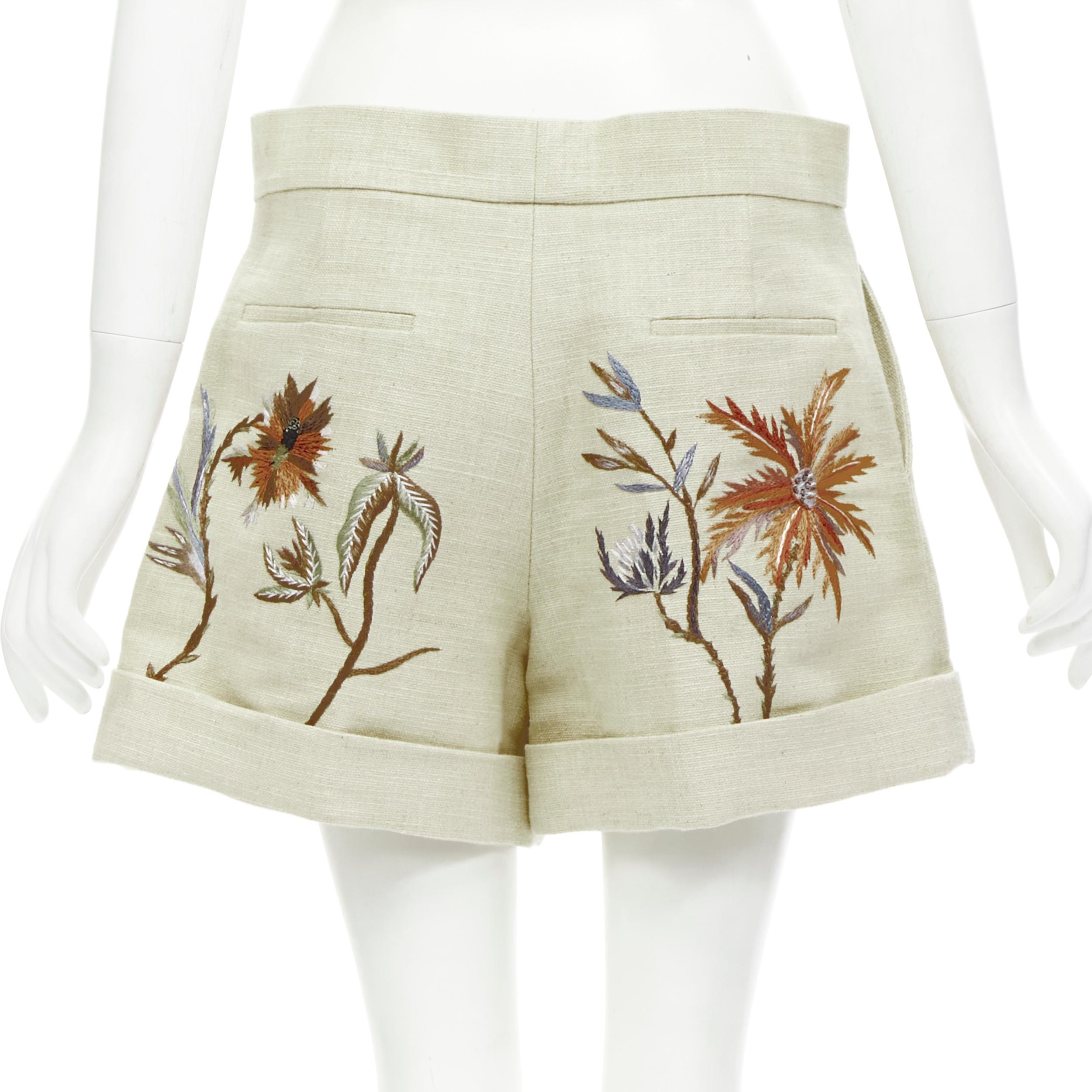 CHRISTIAN DIOR - Short beige en coton et lin avec broderie florale et manches bouffantes FR38 en vente 1