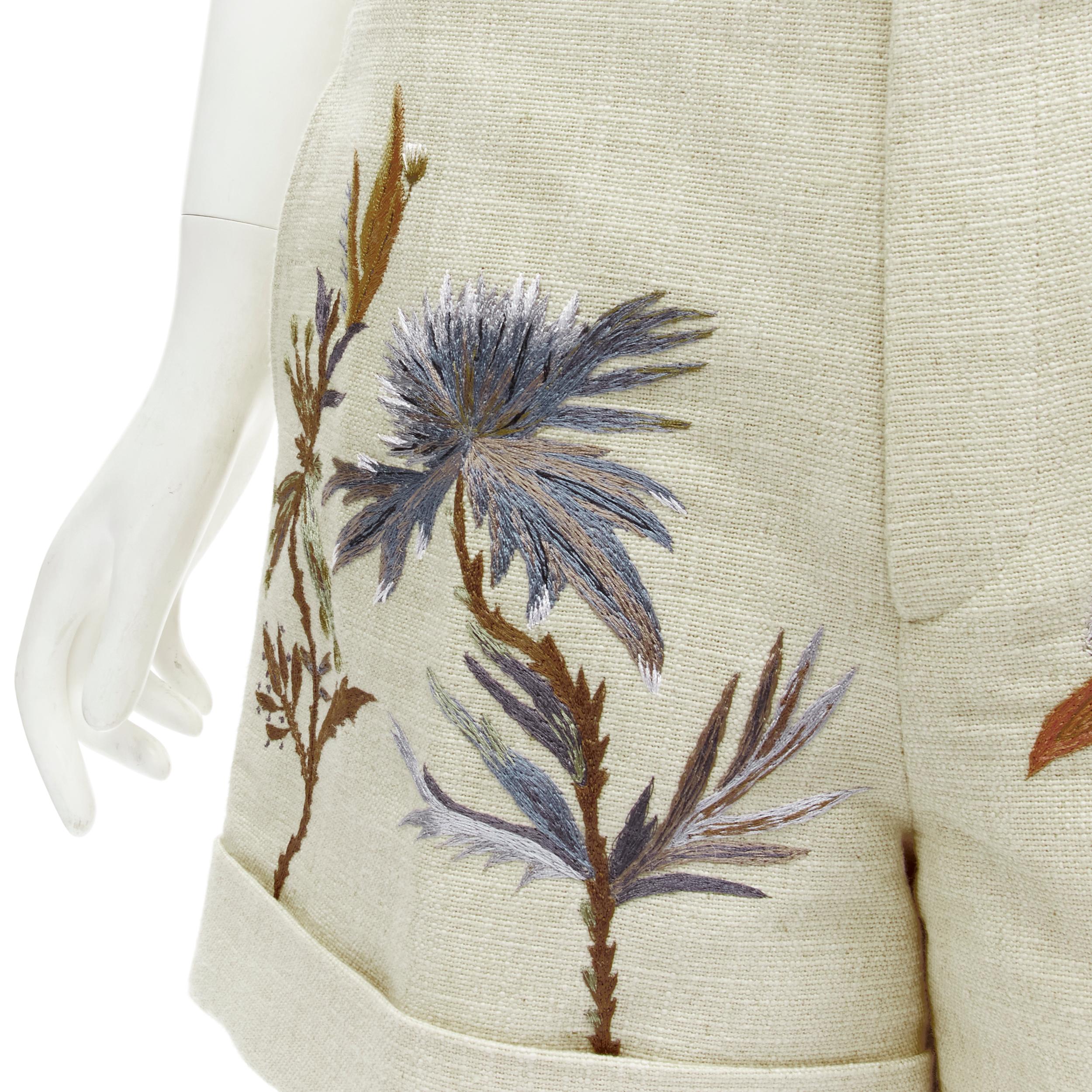 CHRISTIAN DIOR - Short beige en coton et lin avec broderie florale et manches bouffantes FR38 en vente 3