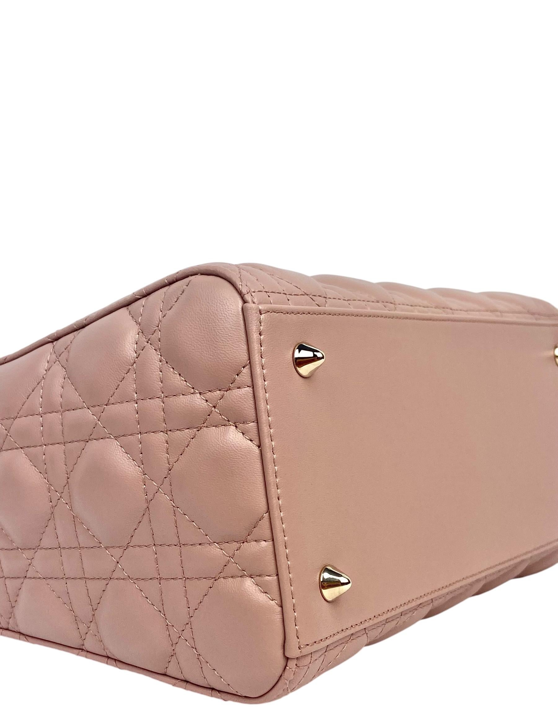 Christian Dior Borsa media trapuntata in pelle beige Cannage Dior in vendita 1