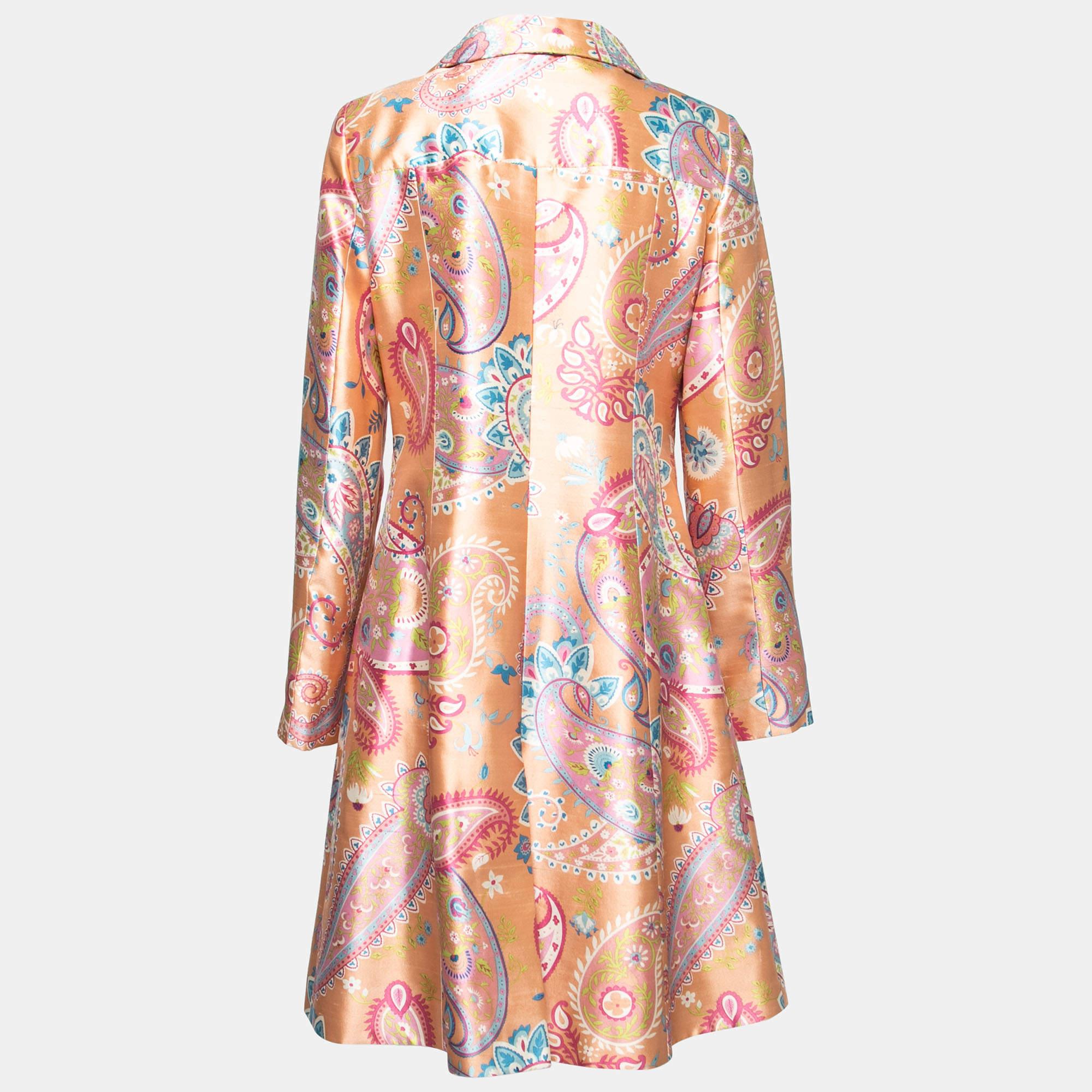 Bring springtime refreshment and Christian Dior's freshly-chic aesthetic to your closet with this beautifully-tailored coat. It has been designed using silk with paisley print throughout. It is equipped with a button-front feature, collars, and two