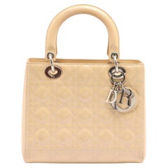 Christian Dior Sac cabas beige matelassé verni Lady Dior 16d412s