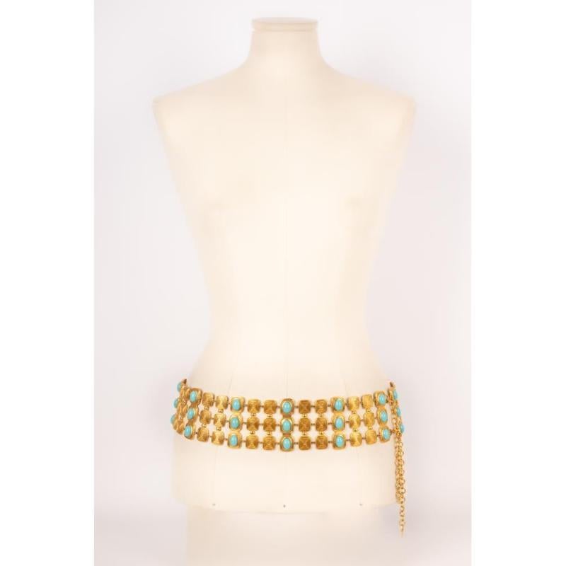 Dior - (Made in France) Golden metal articulated belt with blue glass paste. 1995/2005 circa Collection.

Additional information:
Condition: Very good condition
Dimensions: Length: from 90 cm to 100 cm
Period: 21st Century

Seller Reference: ACC61