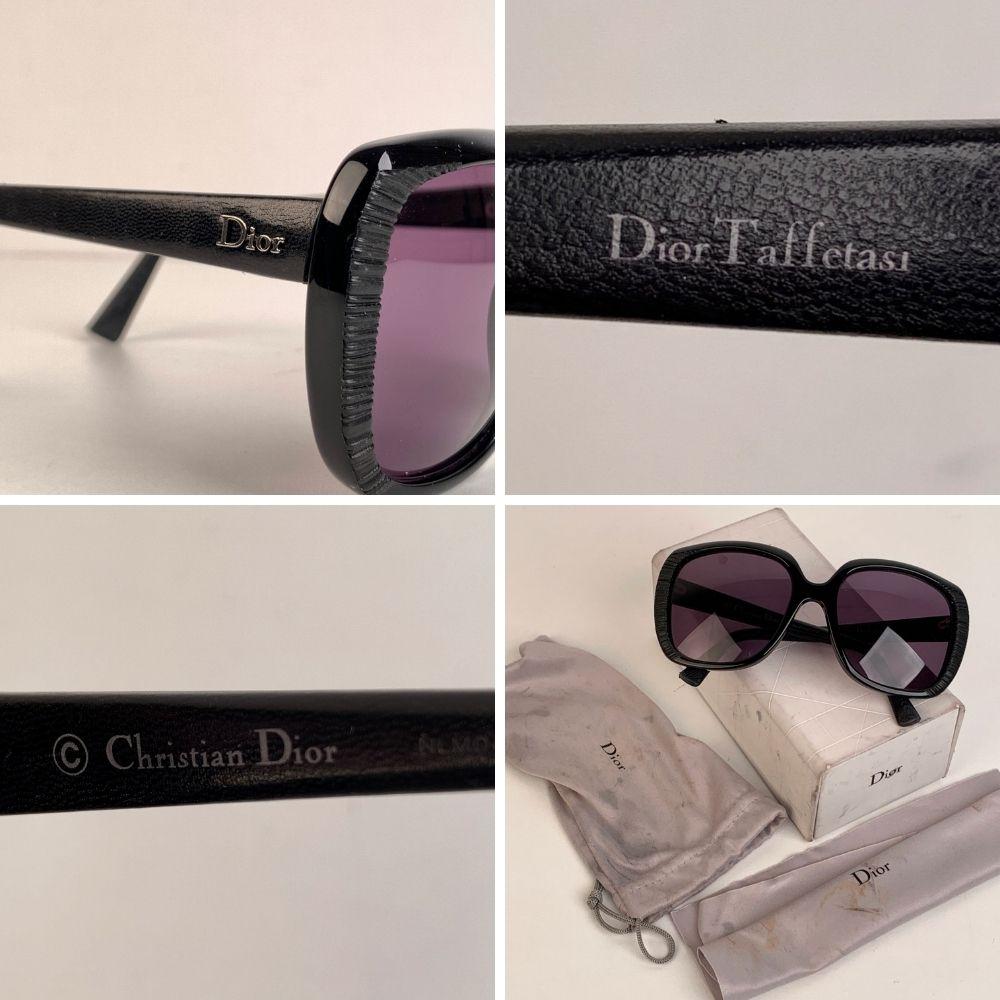 Christian Dior 'Taffettas 1' Oversized Sunglasses. Large frame in black acetate with leather-covered arms and DIOR signature on temples. Gray original lenses.Made in Italy.

Details

MATERIAL: Acetate

COLOR: Black

MODEL: Taffetas 1

GENDER: