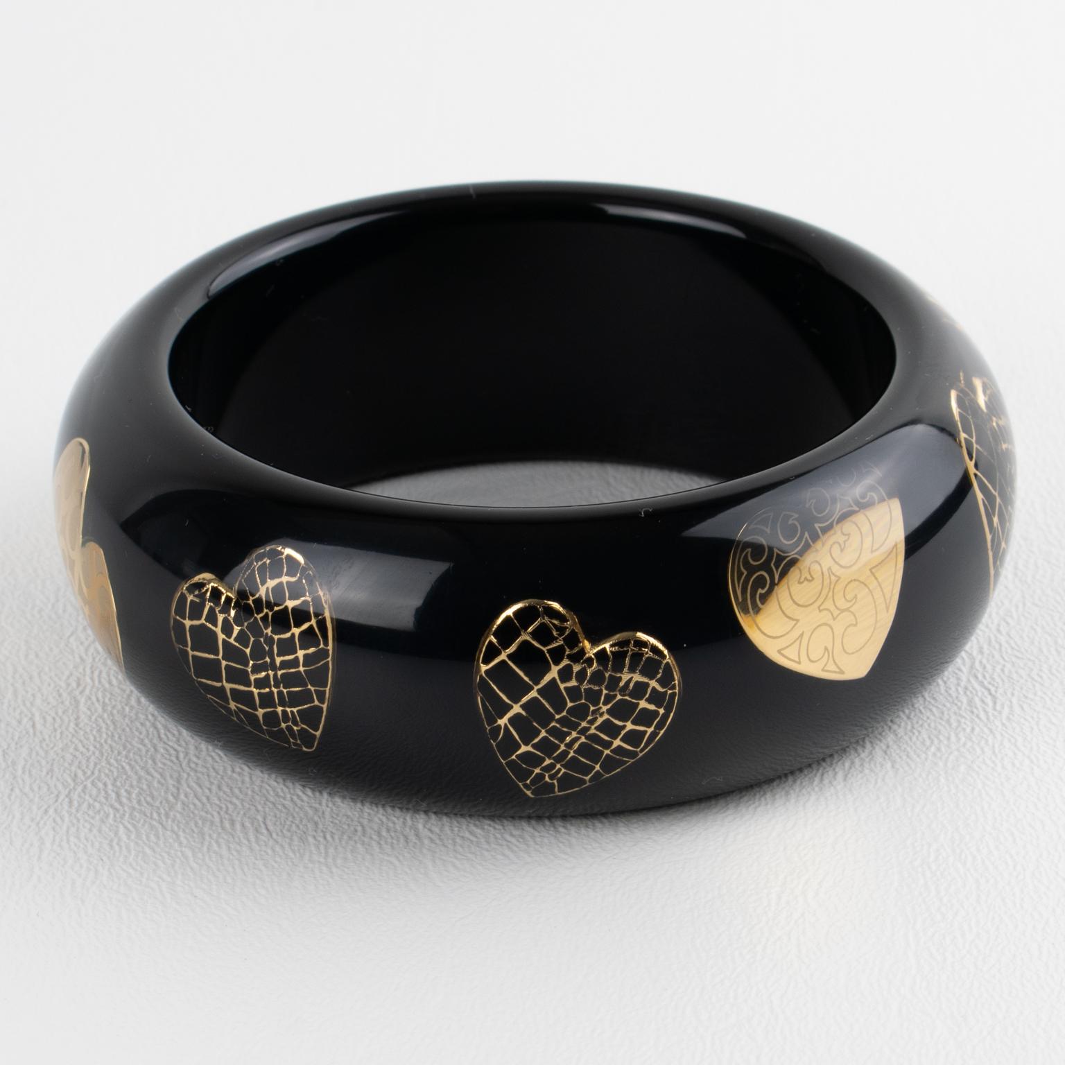 Christian Dior - Bracelet en résine acrylique noire avec cœurs dorés Excellent état - En vente à Atlanta, GA