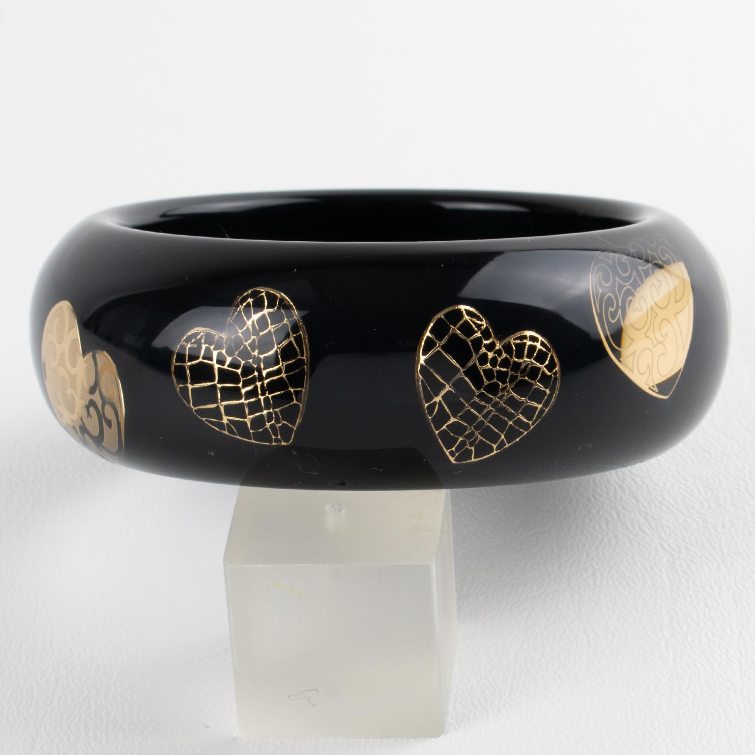 Christian Dior - Bracelet en résine acrylique noire avec cœurs dorés en vente 3
