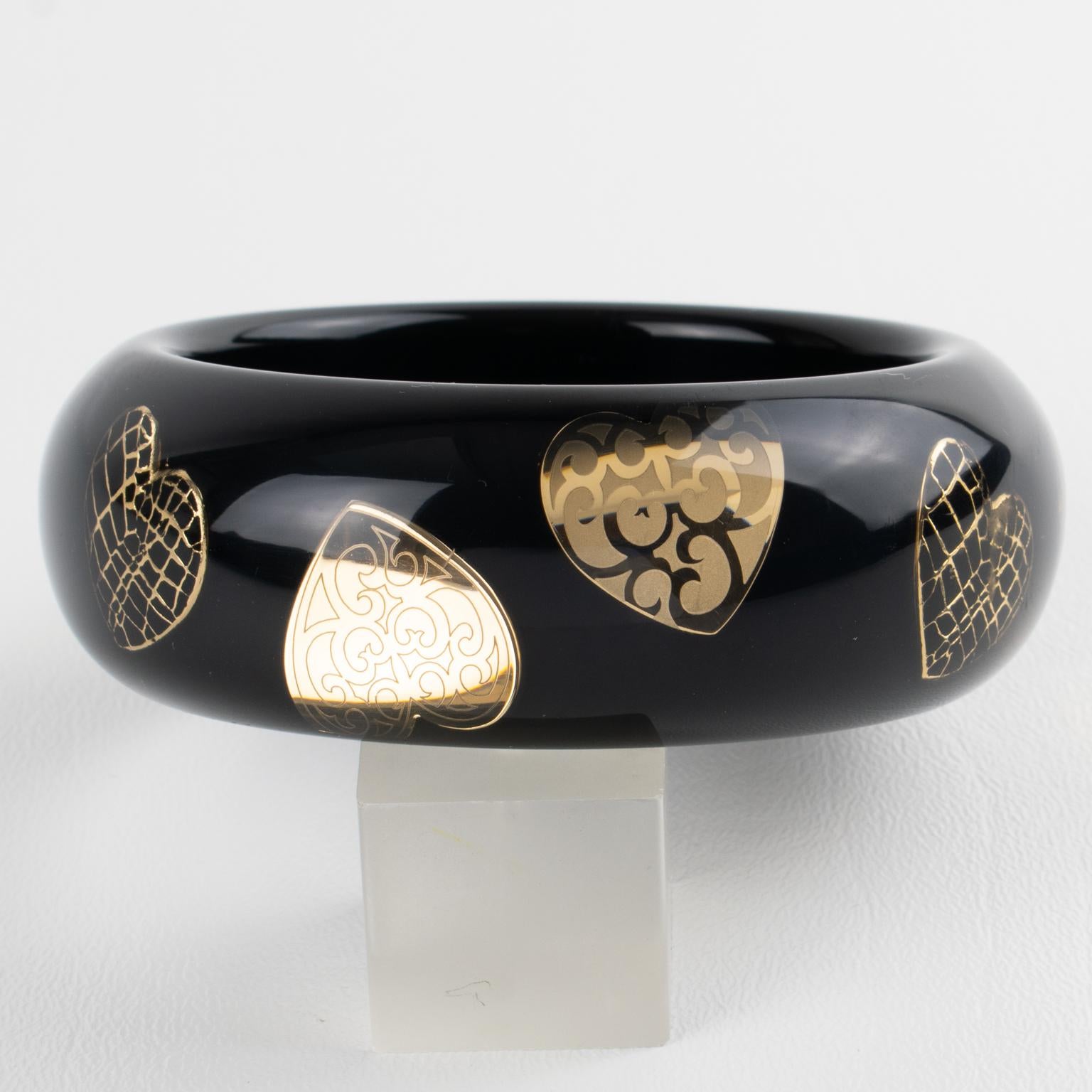 Christian Dior - Bracelet en résine acrylique noire avec cœurs dorés en vente 4