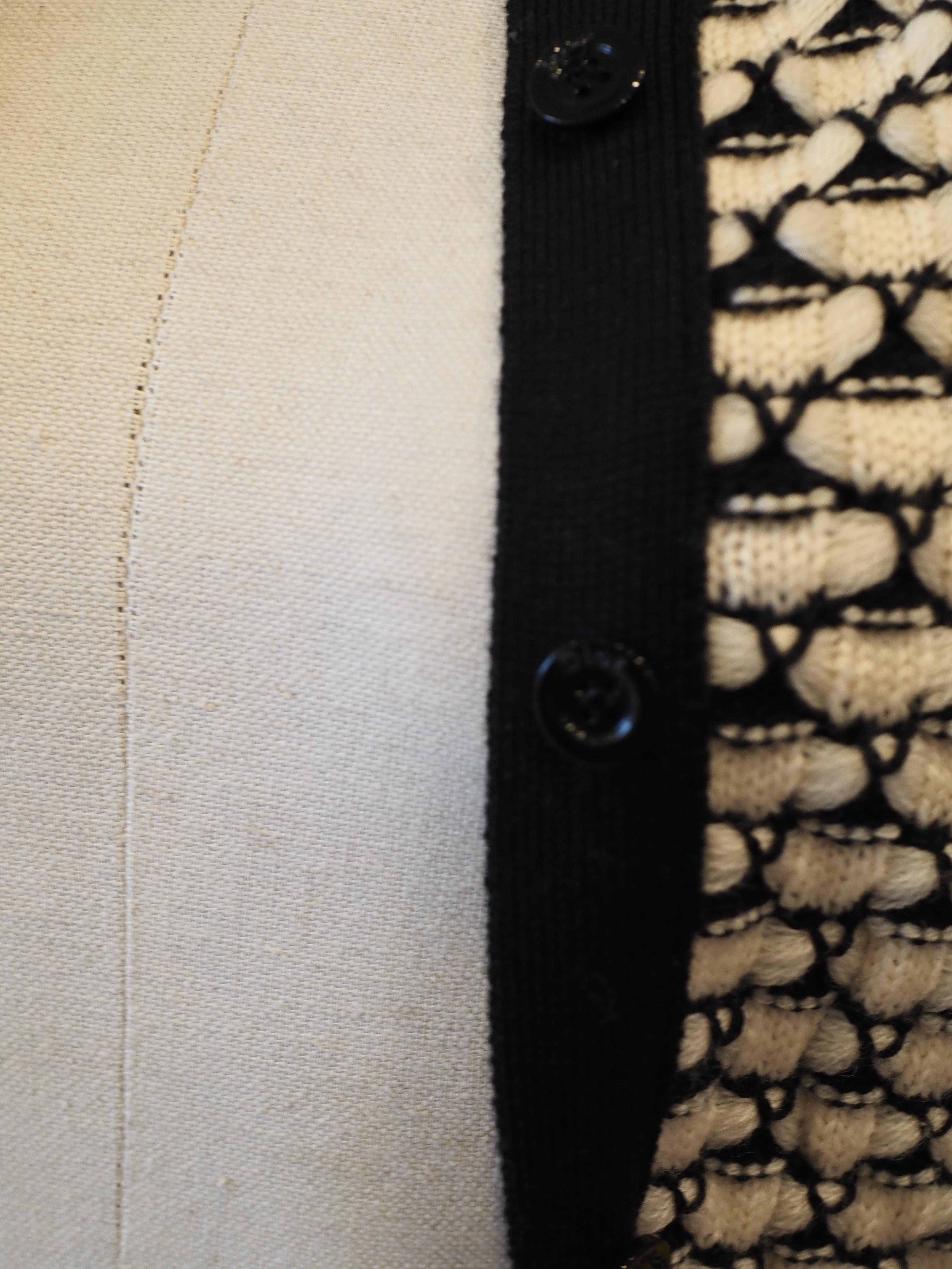 Cardigan en laine noir et blanc Christian Dior en vente 14
