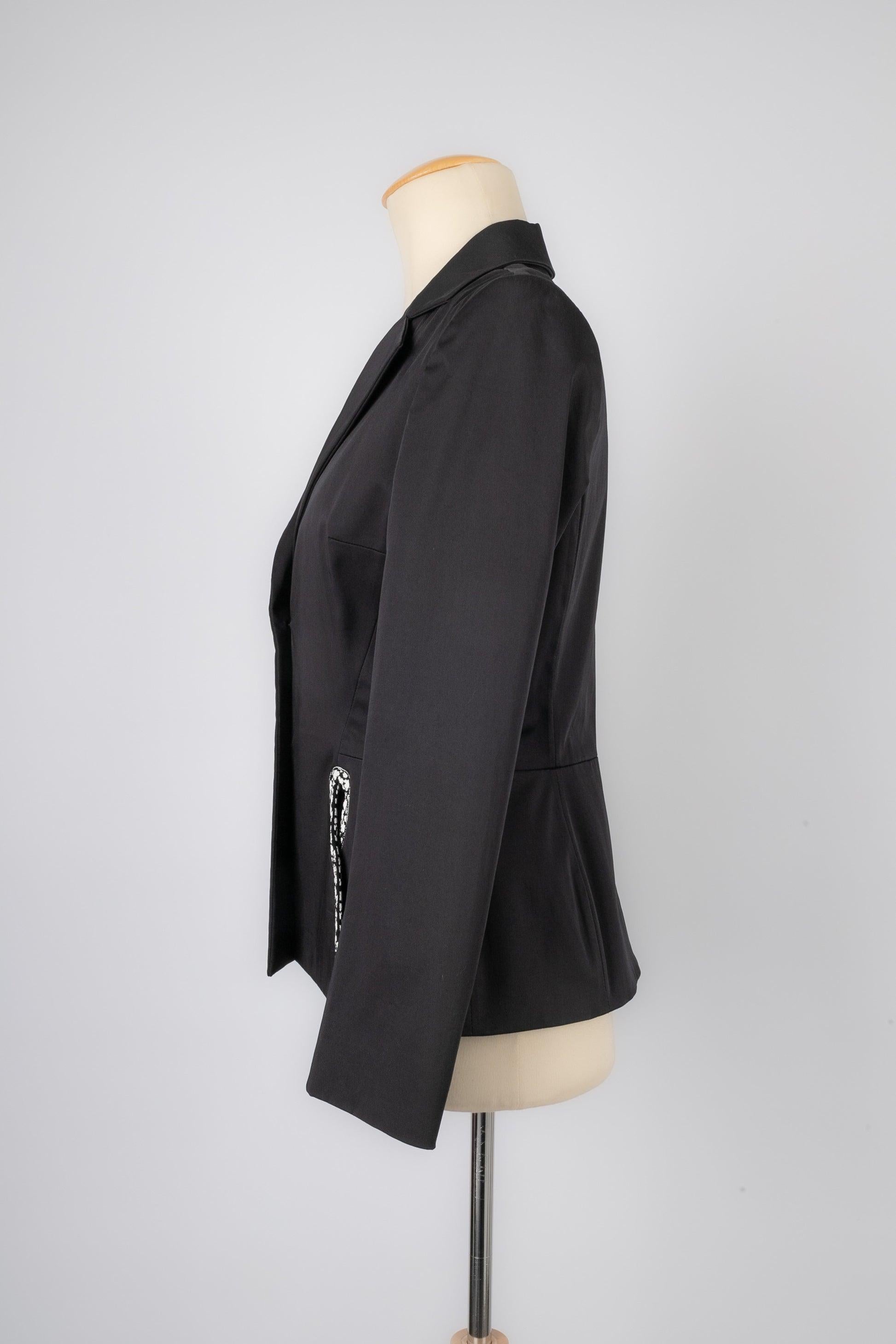 Dior - (Made in France) Black blended cotton jacket. 36 FR size indicated. 2005 circa Collection.

Additional information:
Condition: Very good condition
Dimensions: Shoulder width: 37 cm - Chest: 46 cm - Waist: 36 cm - Sleeve length: 55 cm -